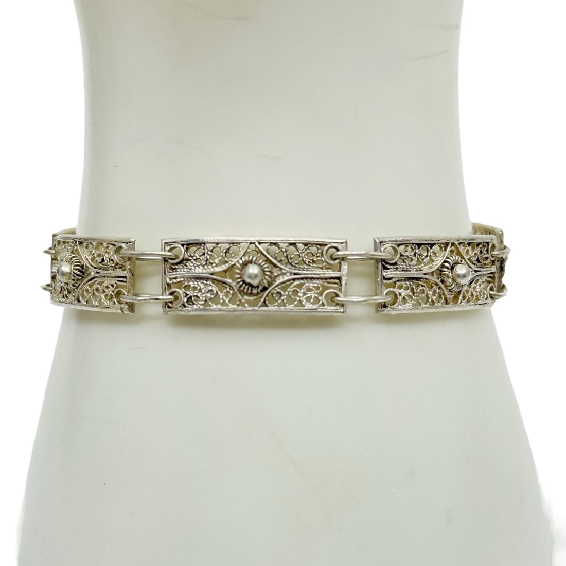 Vintage 800 silver filigree bracelet SKU-510: Bracelet will fit up to 7" wrist by 3/8" wide Hallmark: star hallmark In very good condition SKU-510