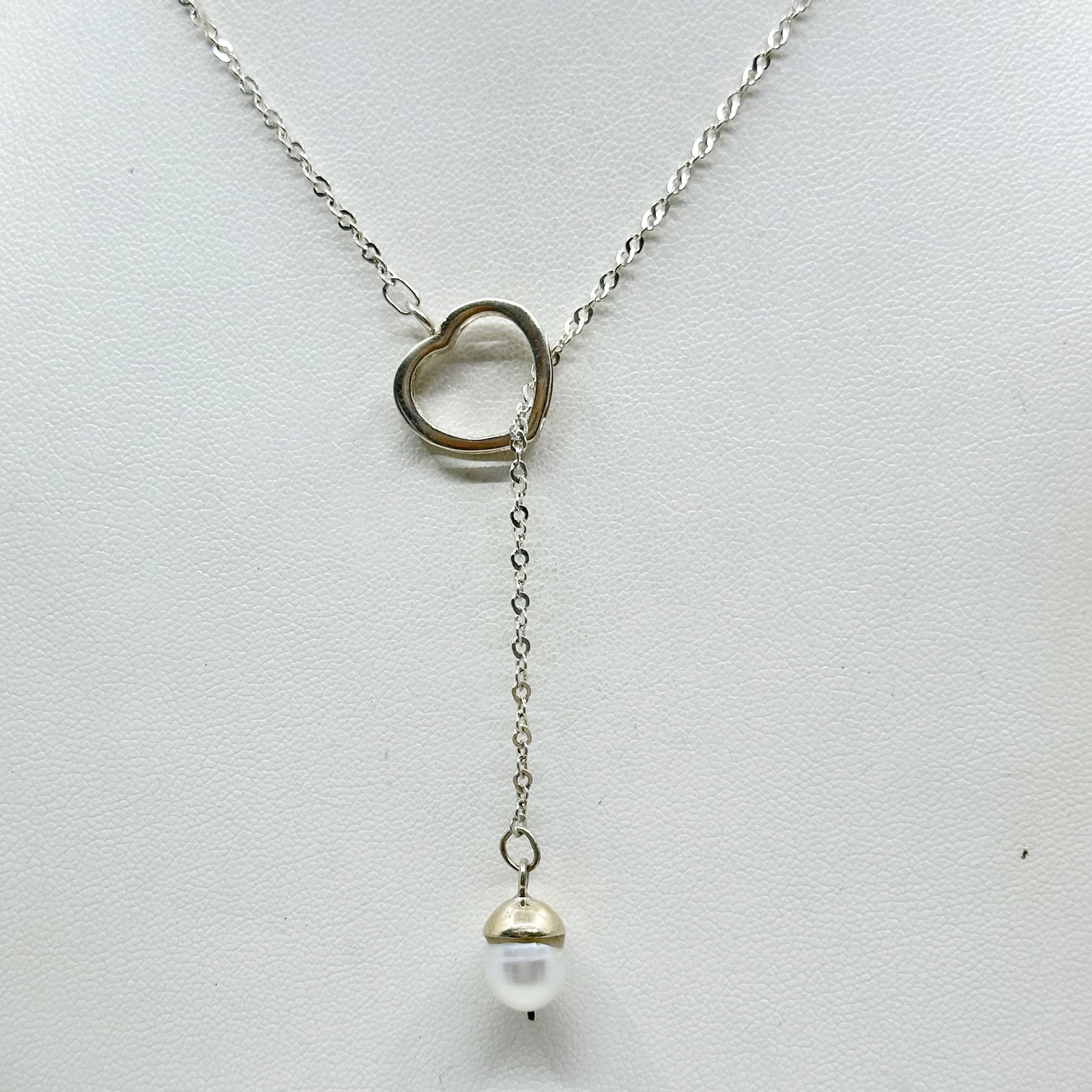 sterling silver Silver freshwater pearl heart lariat necklace SKU-1205: Measures: 20" long Crafted with 10x8mm freshwater pearl Hallmark: 925 In very good condition sku-1205