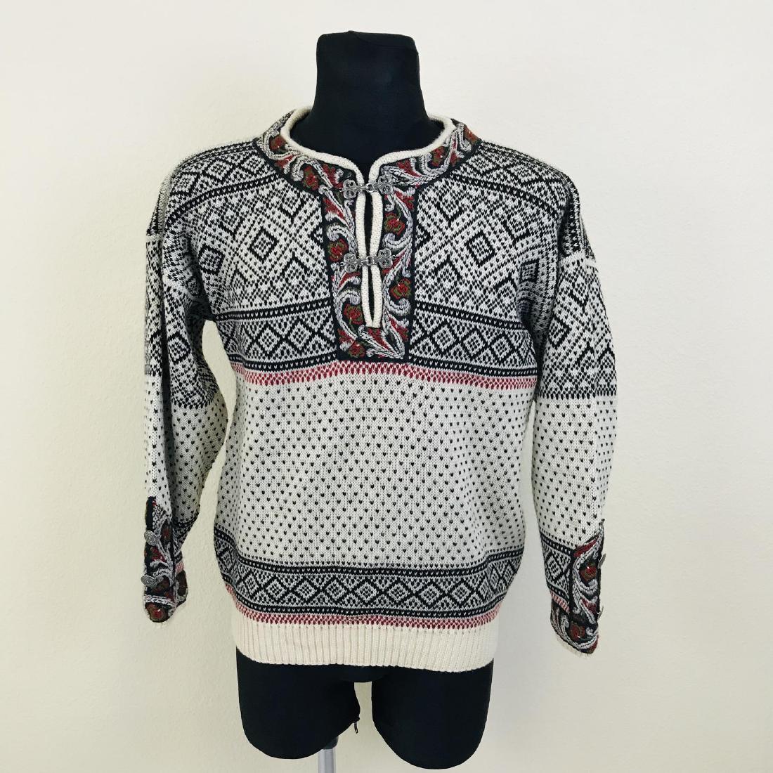 Men's VOLUND 100% Wool Norwegian Sweater: Size S Armpit to Armpit: 22.5 in. Total length: 24.5 in.