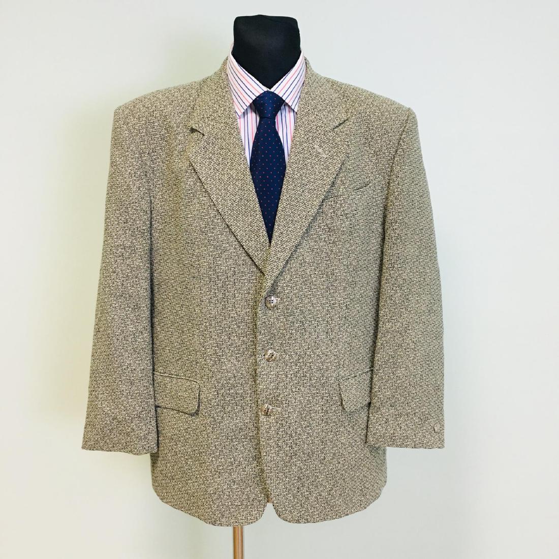 Giorgio Bari Mens Jacket / Blazer: Size 54 SHORT EU 44 SHORT US/UK Measurements: - Shoulder width (shoulder seam to shoulder seam) - 52 cm - Total length of back (bottom of collar seam to bottom of the item) - 78 cm - Armpit to Armpit 