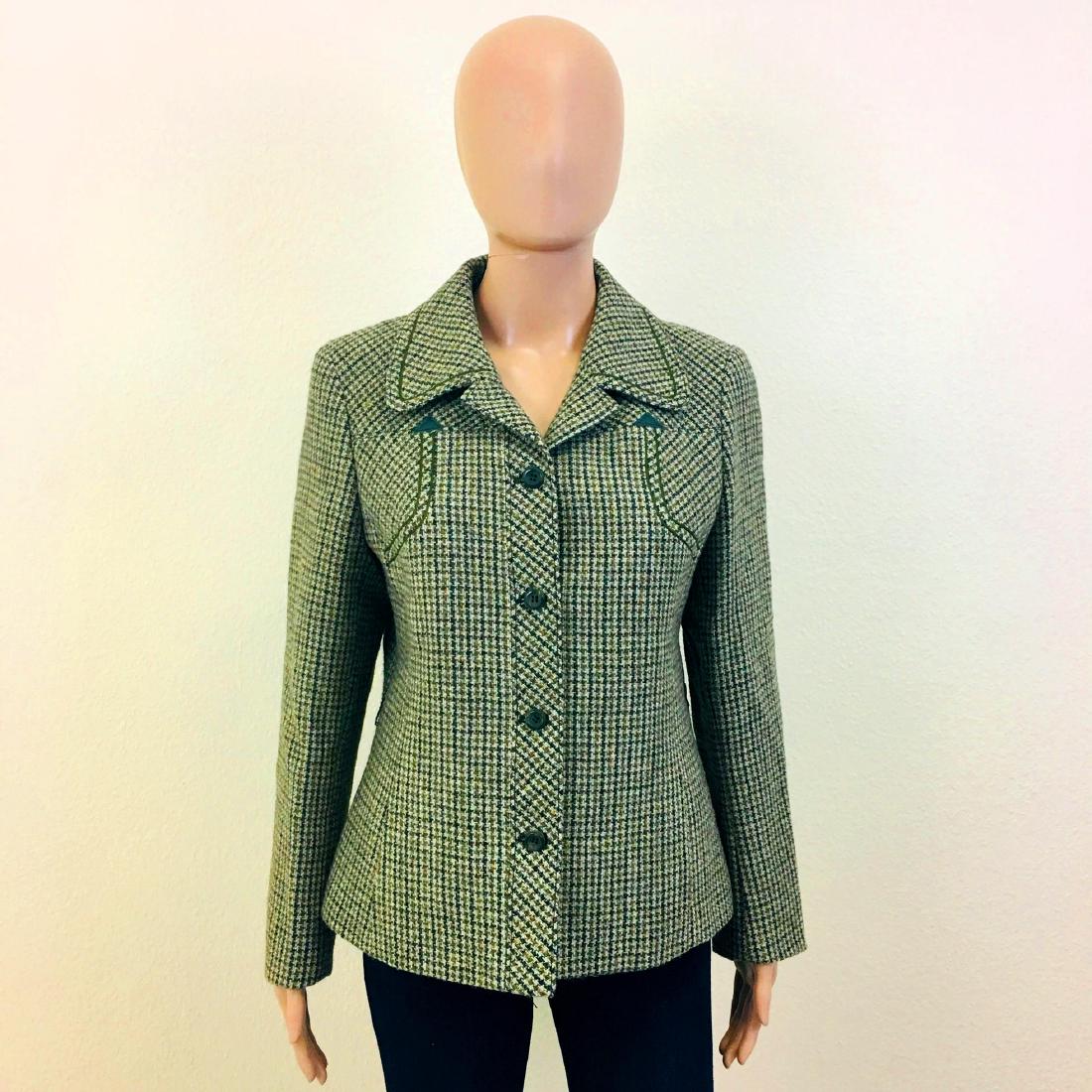 Women's Gelco Wool Blazer Jacket: Size EUR 40 US 10 100% Wool Armpit to Armpit: 18.5 in. Sleeve from shoulder seam: 22 in. Shoulder to shoulder: 15.5 in. Total length: 23 in.