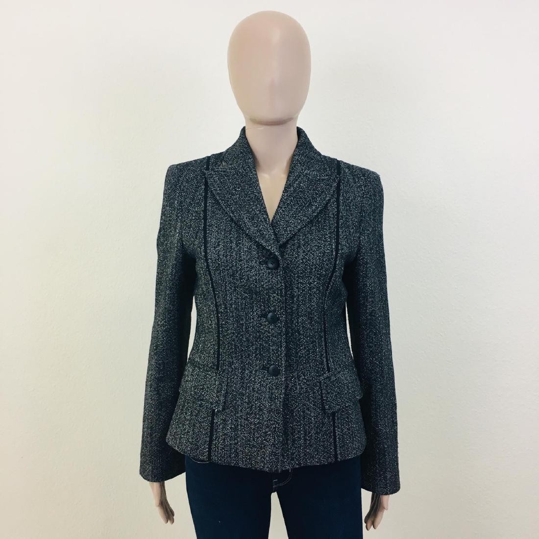 Women's Viasassi Italian Designer Wool Blend Blazer: Size EUR 38 US 8 84% Wool 13% Acrylic Armpit to Armpit: 17 in. Sleeve from shoulder seam: 23 in. Shoulder to shoulder: 15 in. Total length: 23 in.