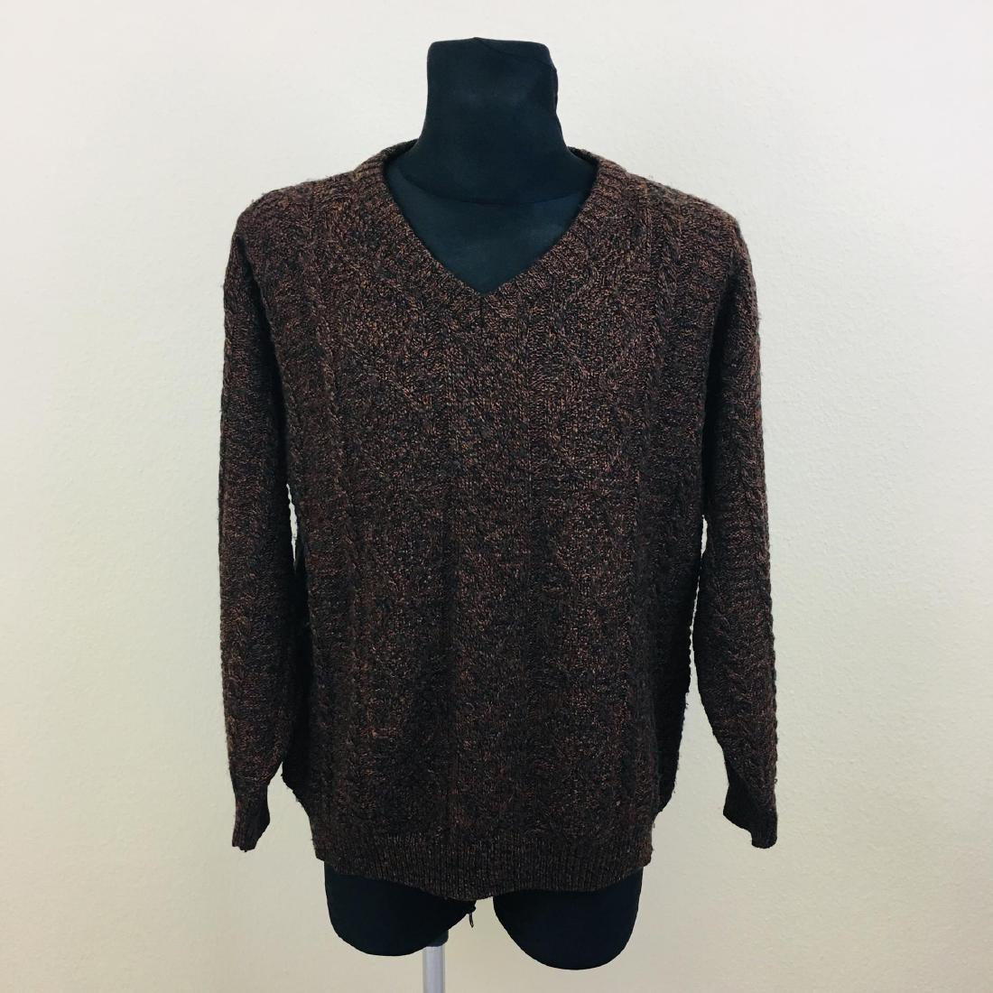 Vintage Men's Italian Designer Wool Blend Sweater: Size M 64% Acrylic 26% Wool Merinos 10% Wool Lana Armpit to Armpit: 25 in. Total length: 25.5 in.