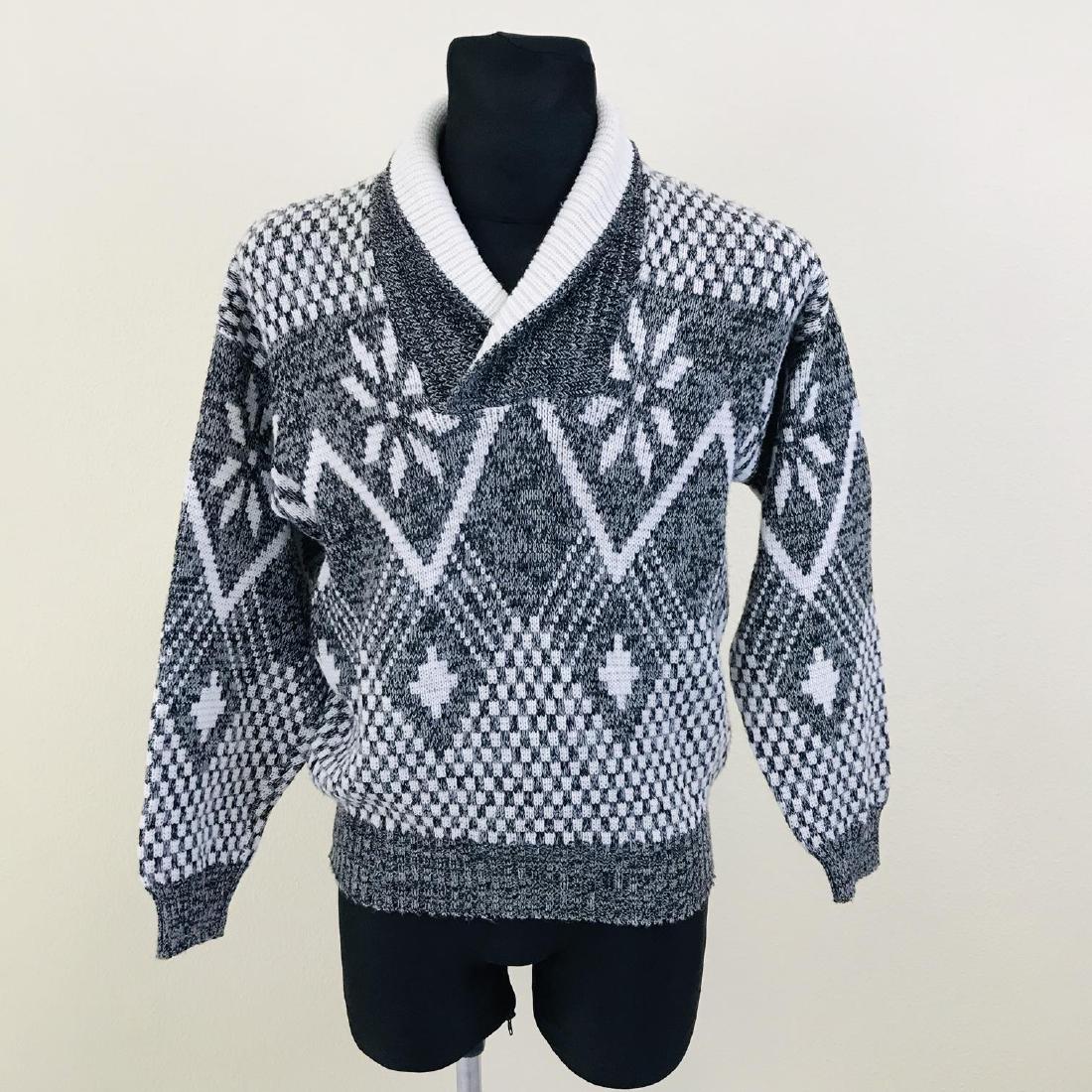 Vintage Men's Wool Blend Winter Sweater: Size M Armpit to Armpit: 21 in. Total length: 26 in.