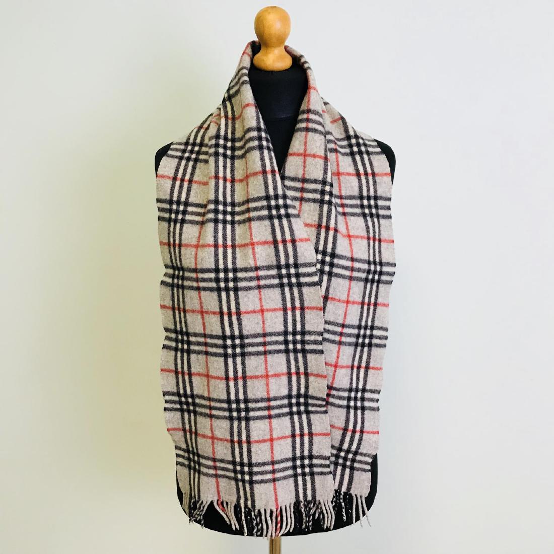 Vintage Burberry Lambswool Scarf: 100% Lambswool Color: Grey Measurements: 61 x 9.5 in.