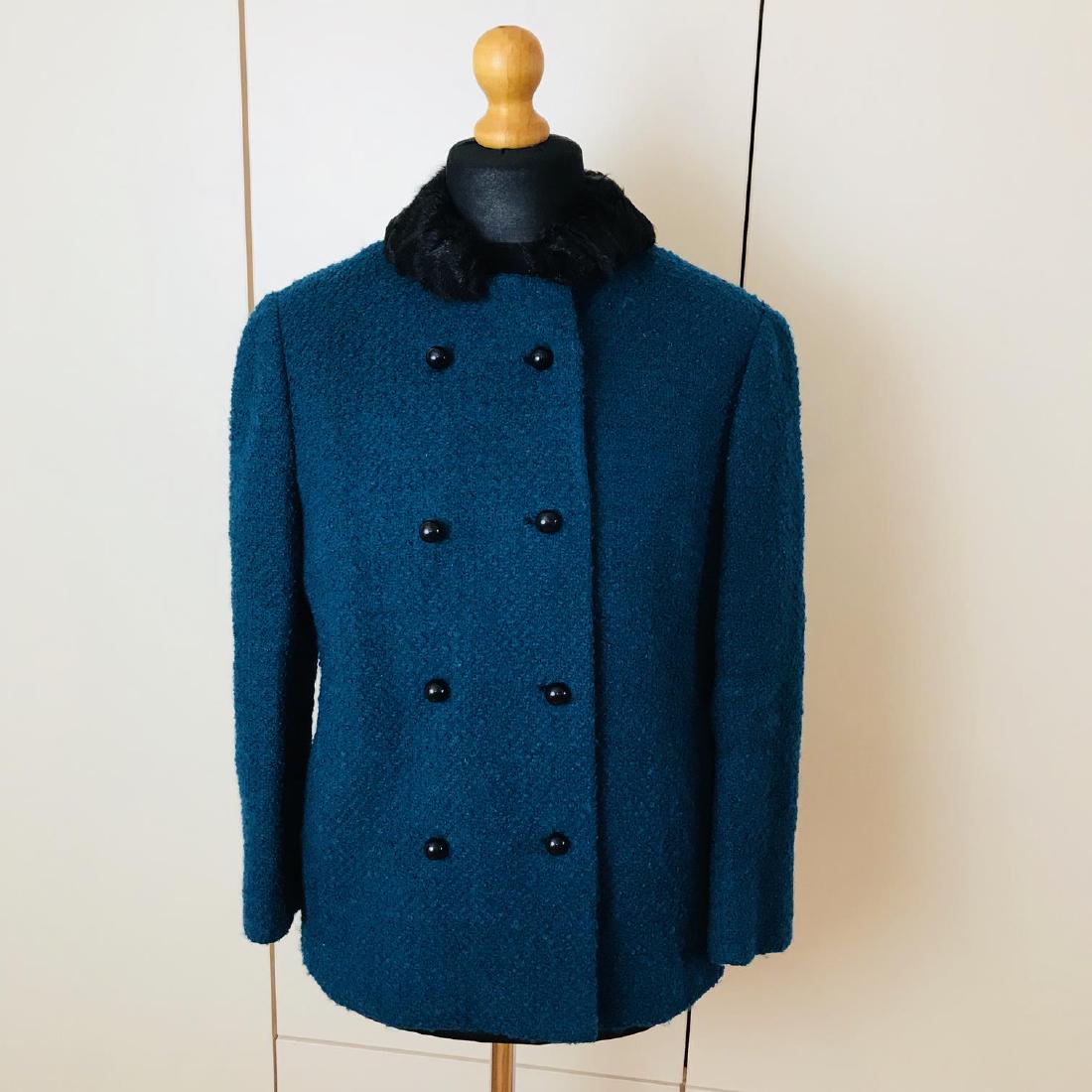 Vintage Women's Jacket Coat with Fur Collar: Size EUR 42 US 12 Wool, Real Fur Collar Armpit to Armpit: 21.5 in. Sleeve from shoulder seam: 21 in. Toltal length: 26 in.