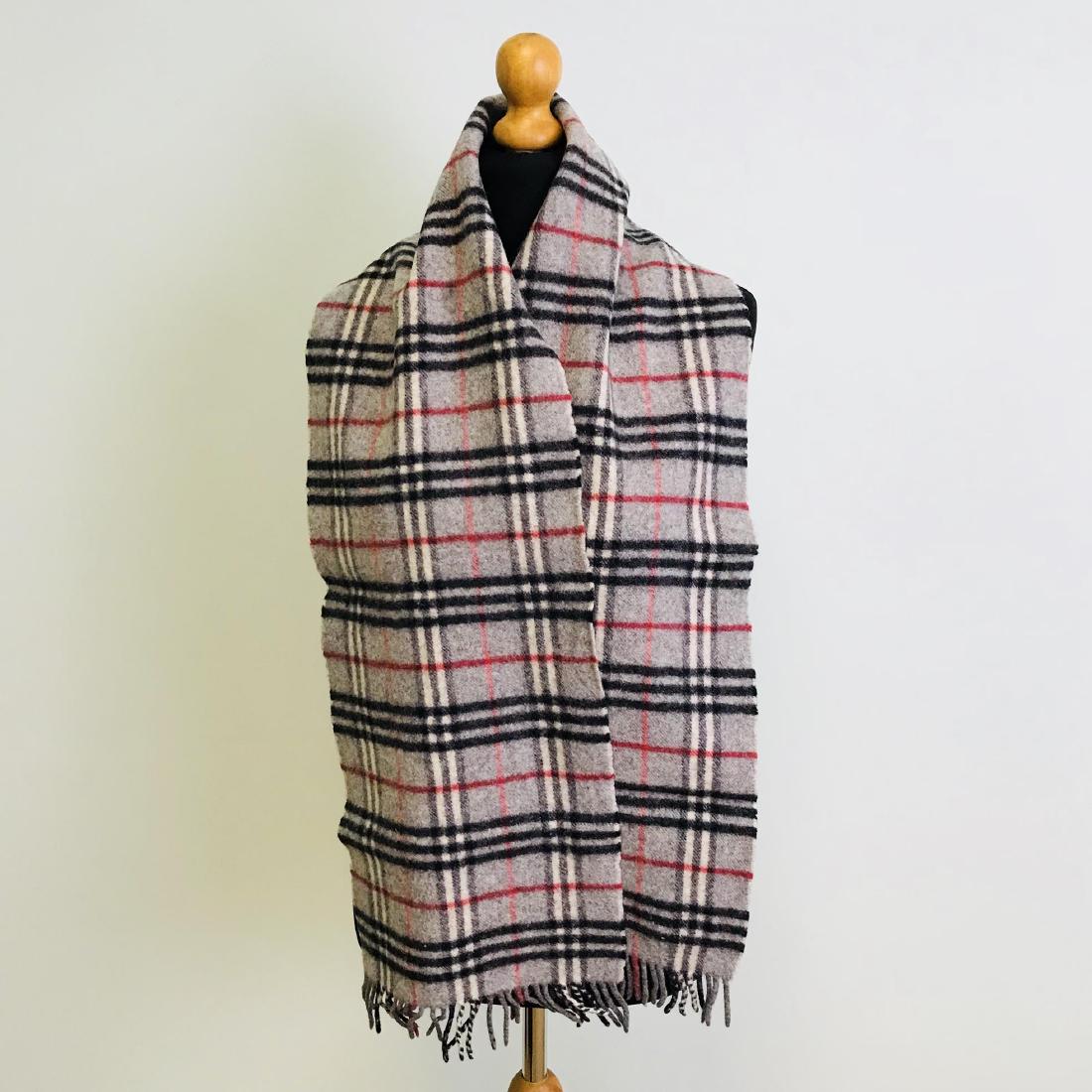 Vintage Burberry Lambswool Scarf: 100% Lambswool Color: Grey Measurements: 66 x 10.5 in.