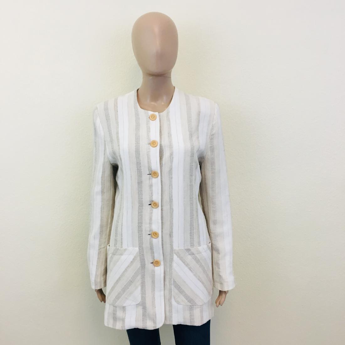 Women's AXARA Paris Designer Blazer Jacket: Size EUR 40 US 10 Material: Viscose and Linen Blend Armpit to Armpit: 20 in. Sleeve from shoulder seam: 24.5 in. Shoulder to shoulder: 16.5 in. Toltal length: 32 in.