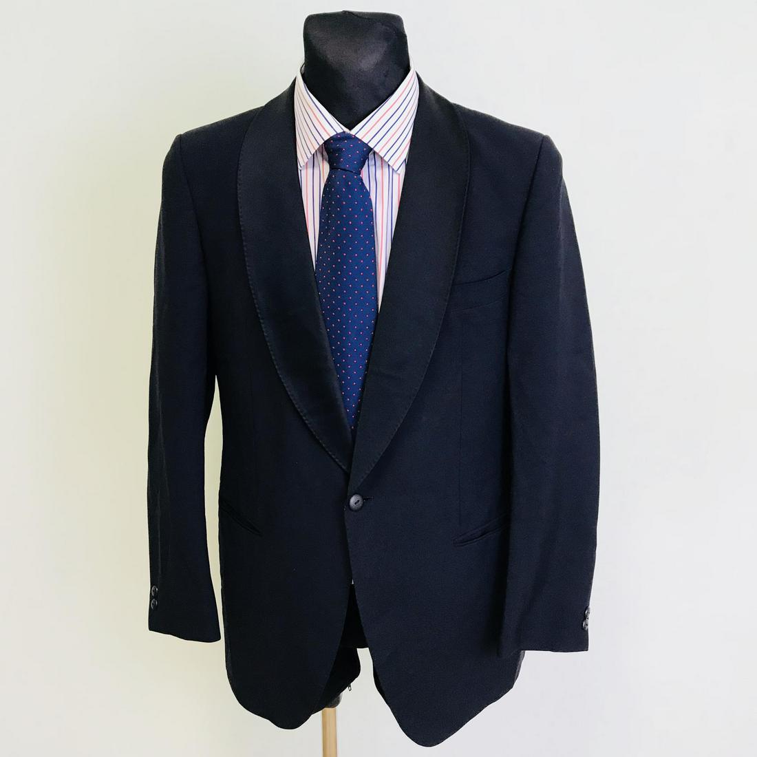 Vintage Men's Pierre Cardin PARIS Designer Blazer: Size EU 50 US 40 Vintage Wool Blend Armpit to Armpit: 20.5 in. Sleeve from shoulder seam: 25 in. Shoulder to shoulder: 17 in. Total length: 30 in.