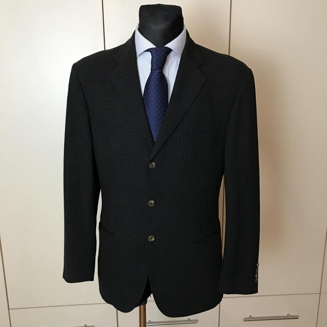 Mens Ralph Lauren 100% Wool Jacket / Blazer: Size 50 EU 40 US Made in Italy 100% Wool Measurements - Shoulder width (shoulder seam to shoulder seam) - 48 cm / 19 in. - Total length of back (bottom of collar seam to bottom of the item) - 79 cm / 