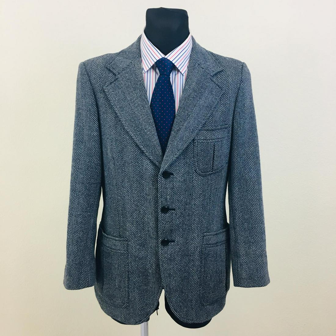 Vintage Men's Melka Wool Blazer Jacket: Size EUR 50 US 40 Armpit to Armpit: 21 in. Sleeve from shoulder seam: 24 in. Shoulder to shoulder: 18 in. Total length: 30 in.