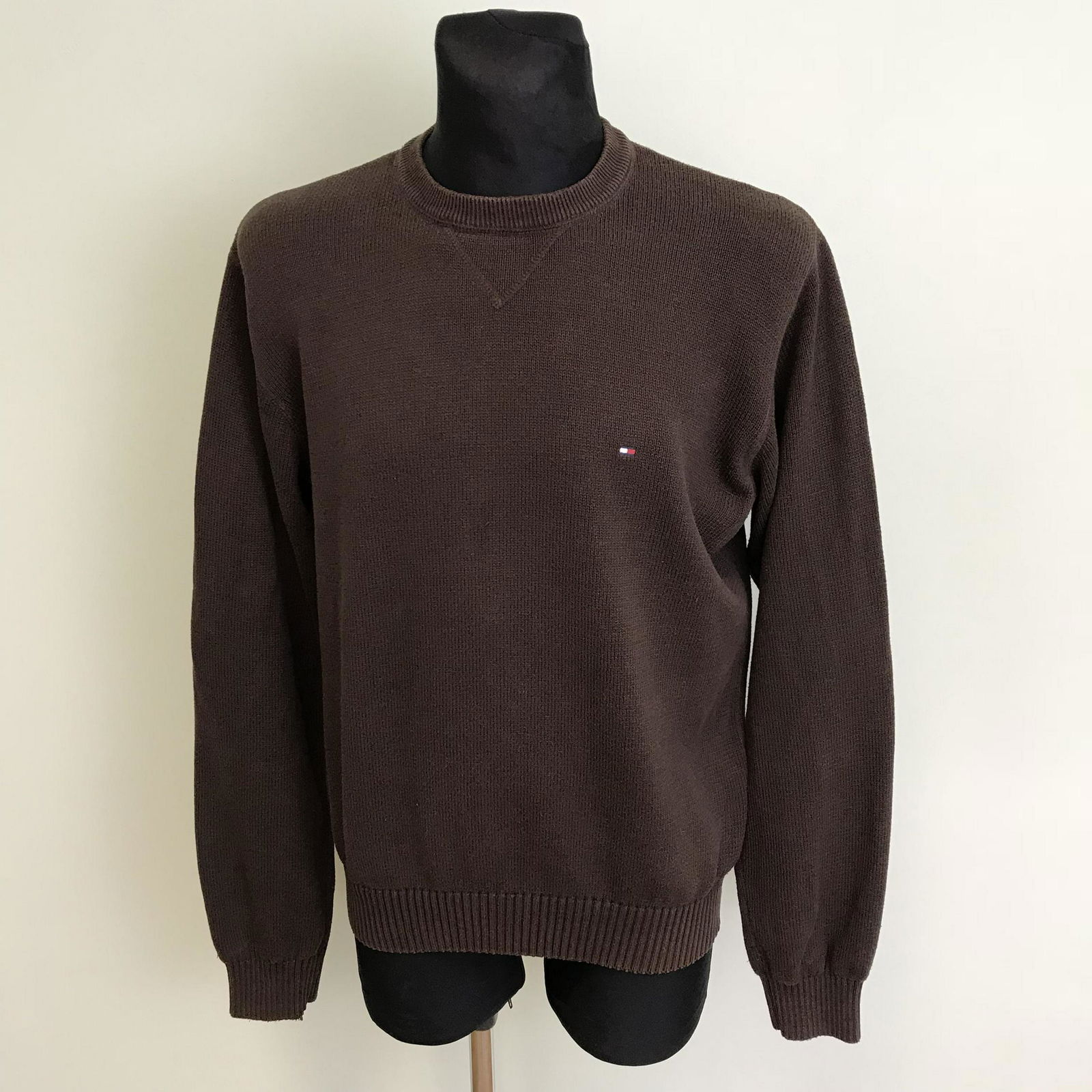 Vintage Men's Tommy Hilfiger Sweater: Size L Armpit to Armpit: 23 in. Sleeve from shoulder seam: 27 in.