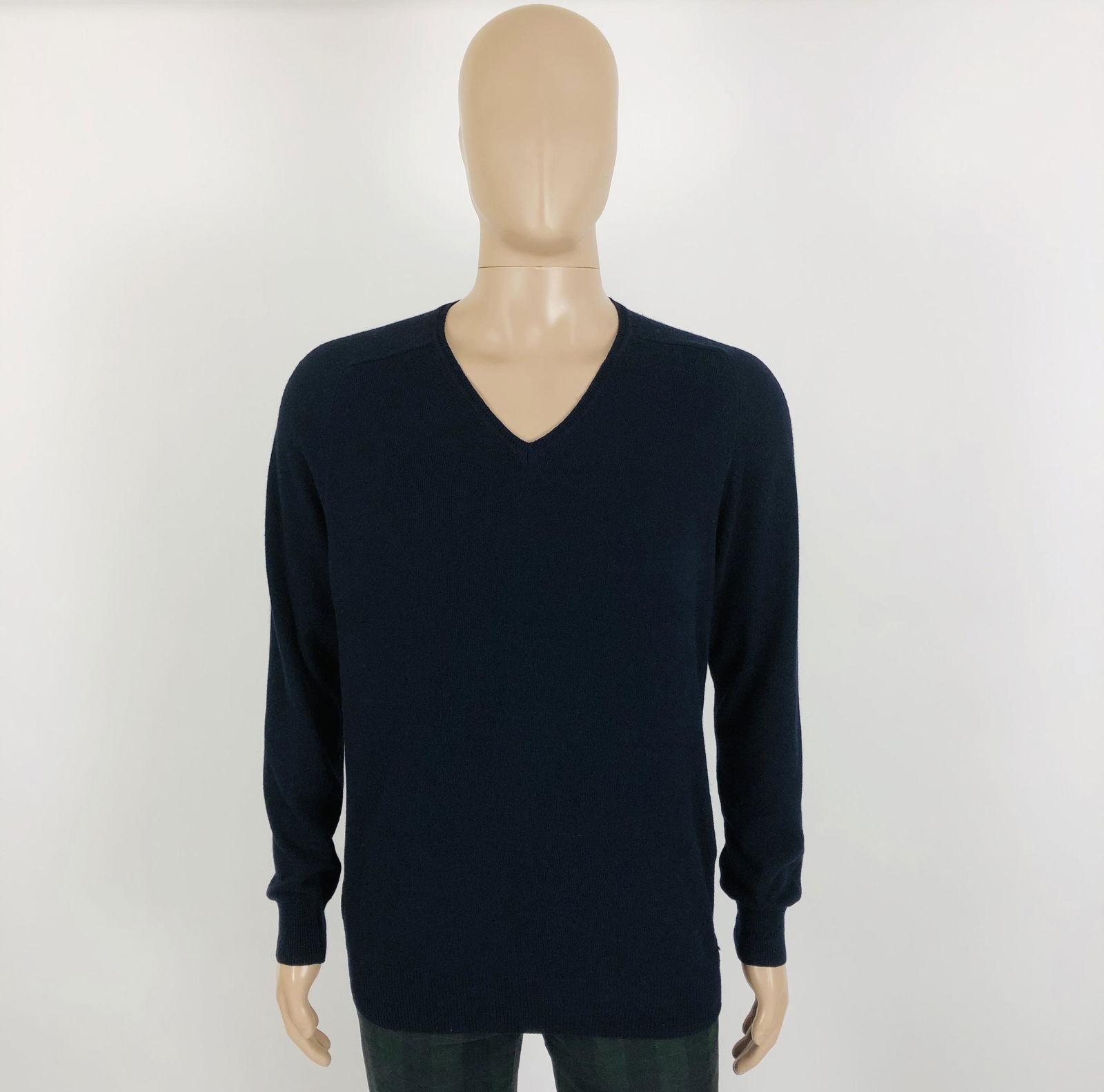 New Men's ZARA Wool Blend Sweater: Size Large 49% Viscose 45% Polyamide 6% Wool Armpit to Armpit: 22 in. Total length: 28.5 in.