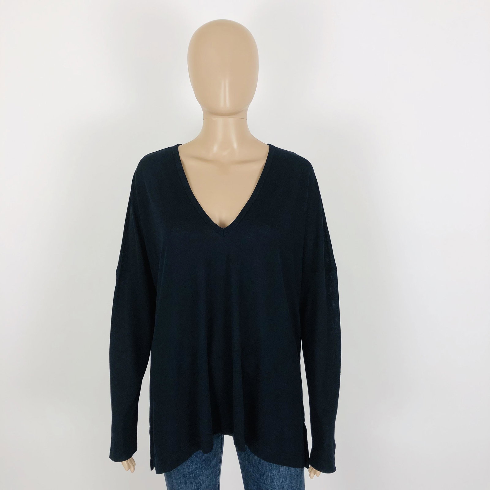 New Women's ZARA Oversized Top Blouse Sweater: Size M Armpit to Armpit: 25.5 in. Total length: 27.5 in.