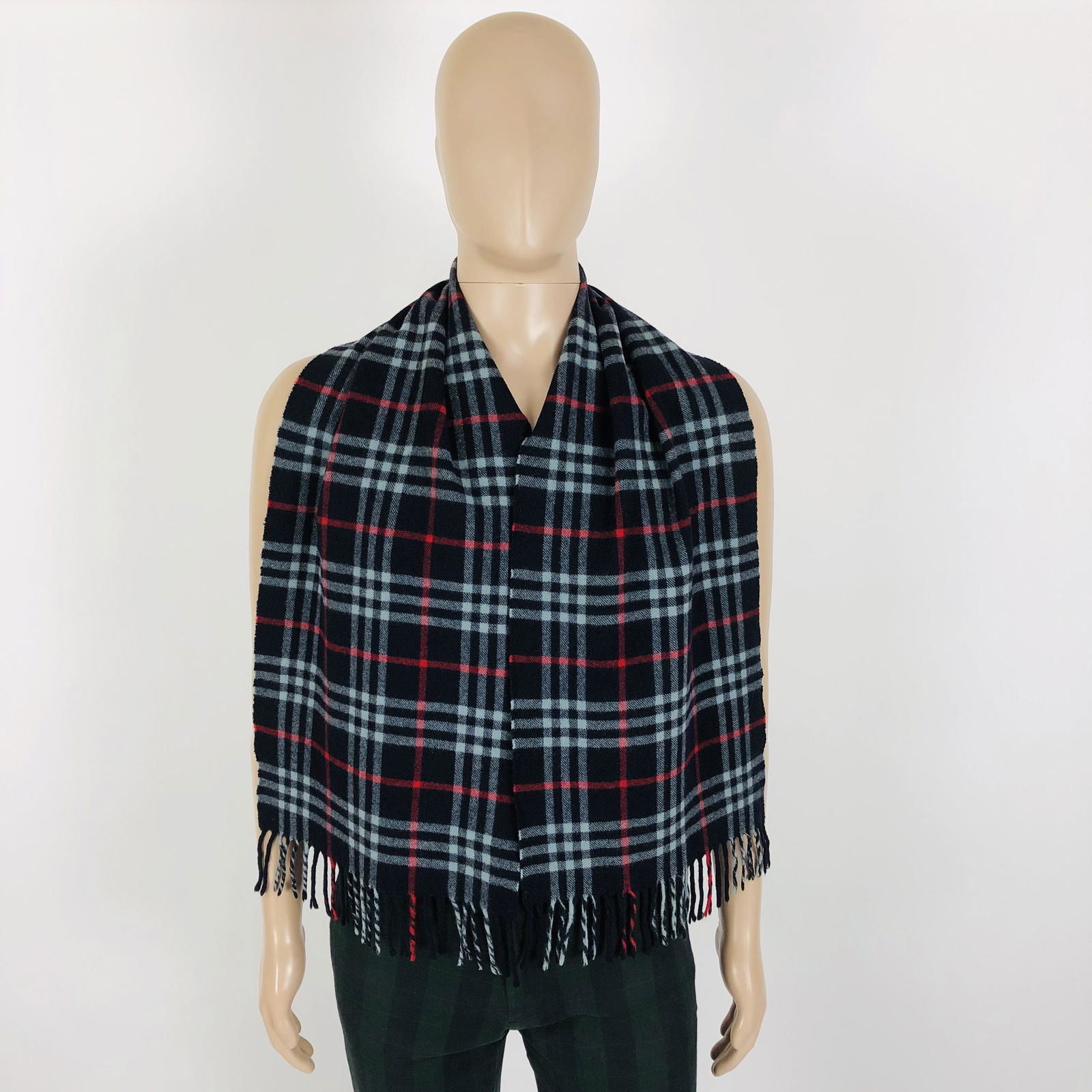 Vintage Burberry 100% Lambswool Scarf: Color: Dark Blue Measurements (inches): Width: 12.5 Length: 60