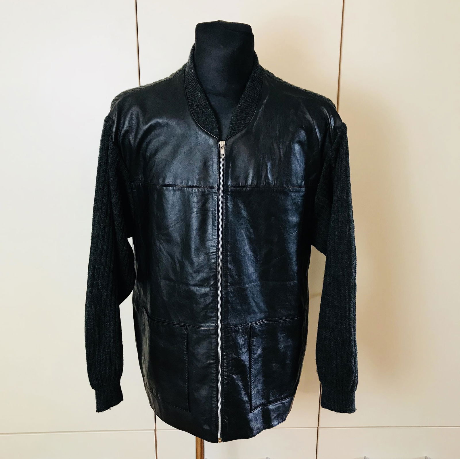 Vintage Men's Sandro Pozzi Wool and Leather Jacket: EUR 52 US 42 Leather Armpit to Armpit: 25 in. Sleeve from shoulder seam: 25 in. Total lenght: 31 in.