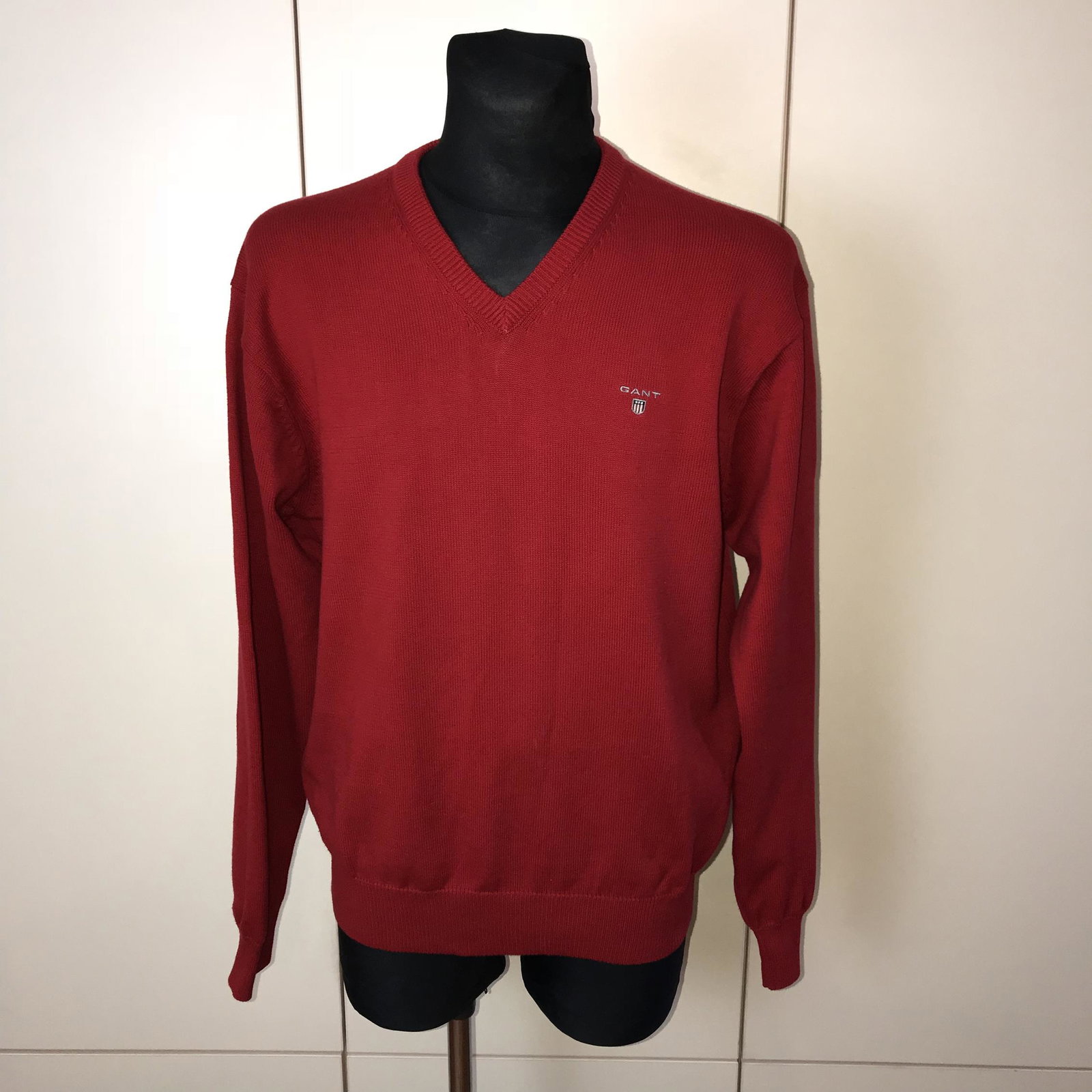 Men's GANT Red Cotton V Neck Sweater Size L: L Cotton Armpit to Armpit: 23 in. Sleeve from shoulder seam: 26 in. Toltal length: 27 in.