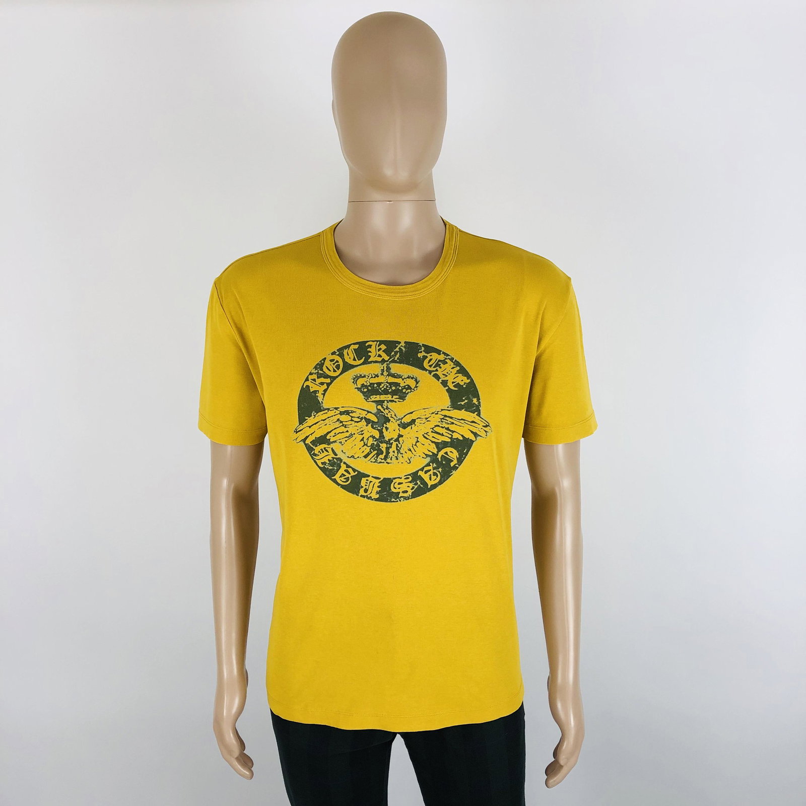 Men's Hugo Boss T-Shirt: Size XXL Armpit to Armpit: 24.5 in. Shoulder to shoulder: 20.5 in. Total length: 26.5 in.
