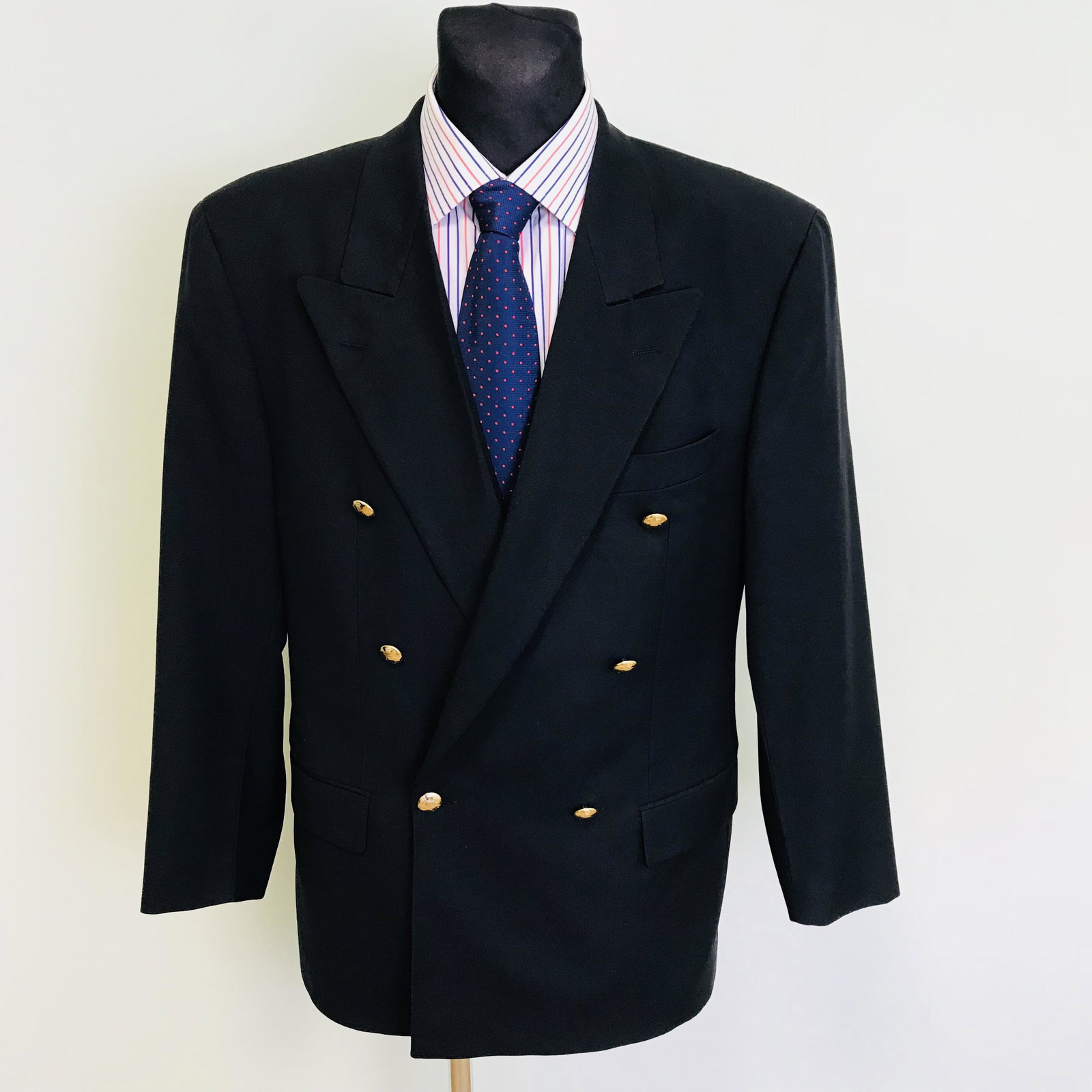 Vintage Men's HUGO BOSS Blazer Jacket: Size EUR 50 US 40 Armpit to Armpit: 23 in. Sleeve from shoulder seam: 24 in. Shoulder to shoulder: 20 in. Total length: 31 in.