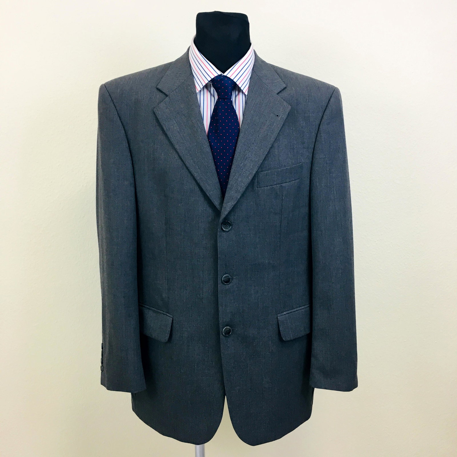 Men's Baumler Wool Blazer: Size EUR 52 US 42 100% Wool Armpit to Armpit: 23 in. Sleeve from shoulder seam: 25.5 in. Shoulder to shoulder: 20 in. Total length: 32 in.