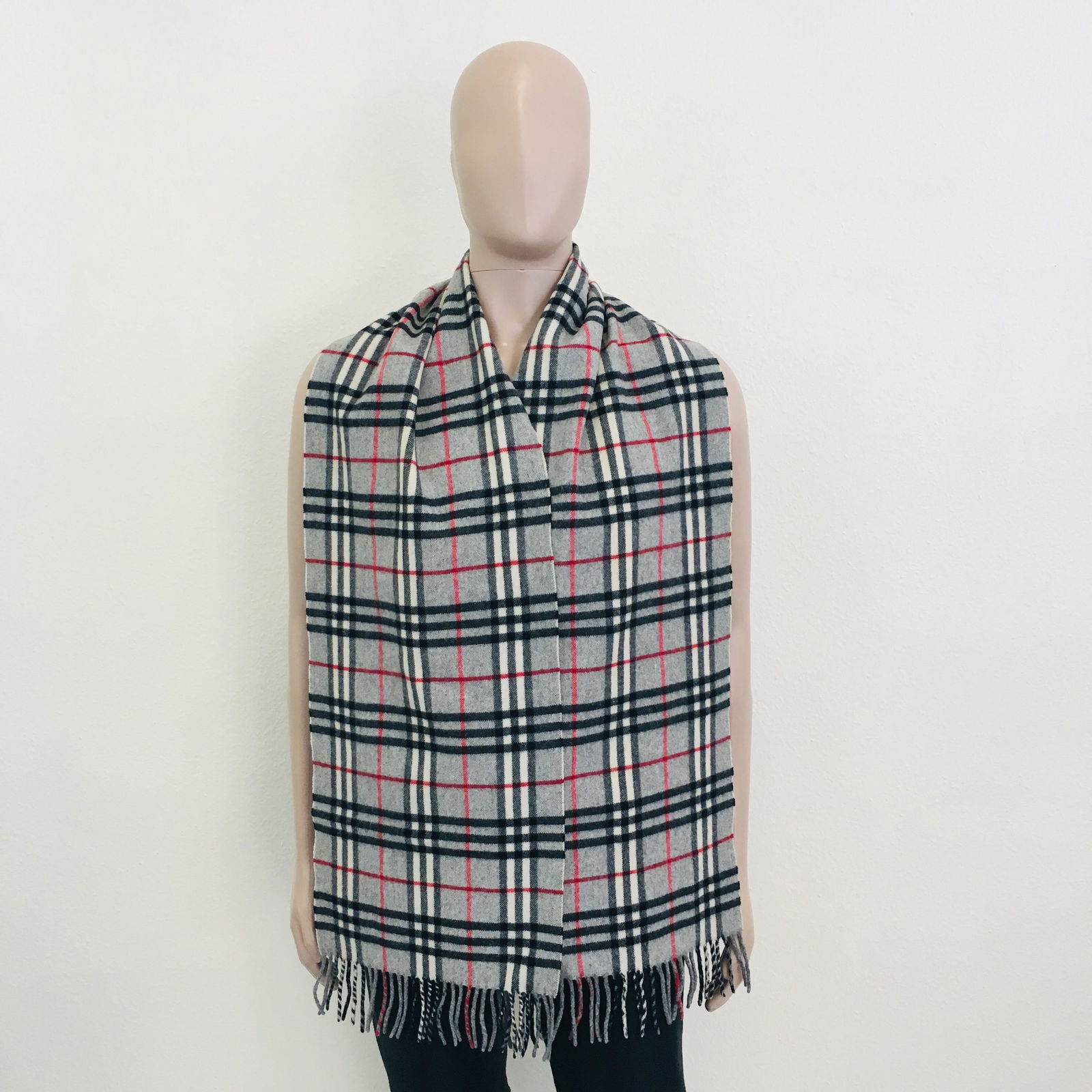 Vintage Burberry 100% Lambswool Scarf: Color: Grey Measurements (inches): Width: 12 Length: 76