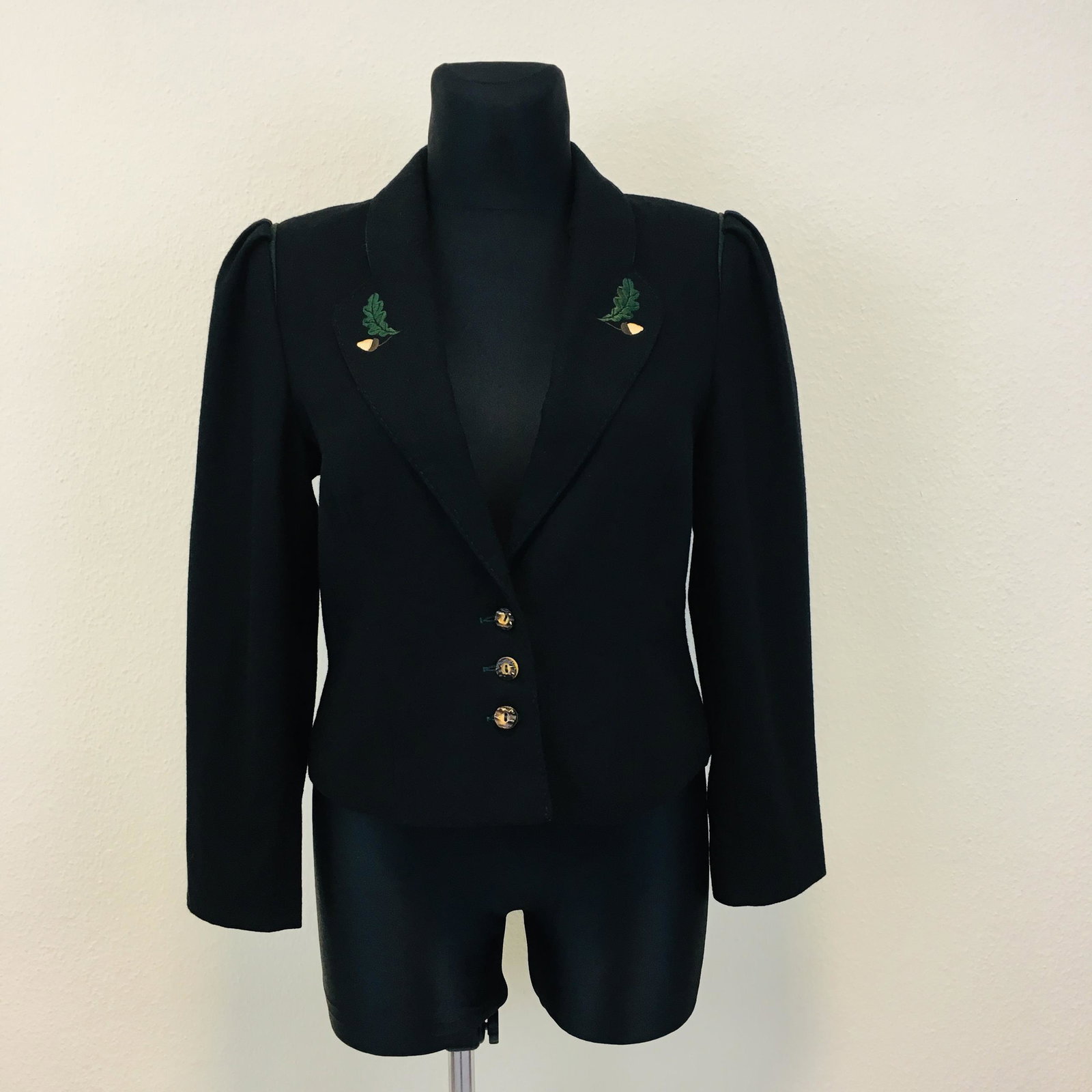Women's Tyrolean Austrian Wool Blazer Jacket: Size EUR 44 US 14 100% Wool Armpit to Armpit: 20 in. Sleeve from shoulder seam: 24 in. Total length: 22.5 in.