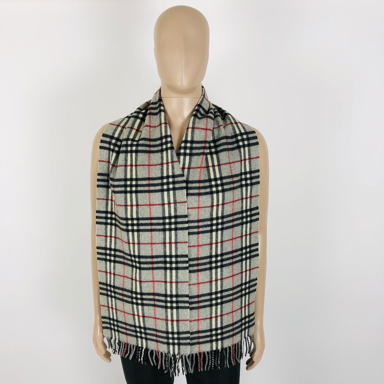 Vintage Burberry 100% Lambswool Scarf: Color: Grey Measurements (inches): Width: 12 Length: 72