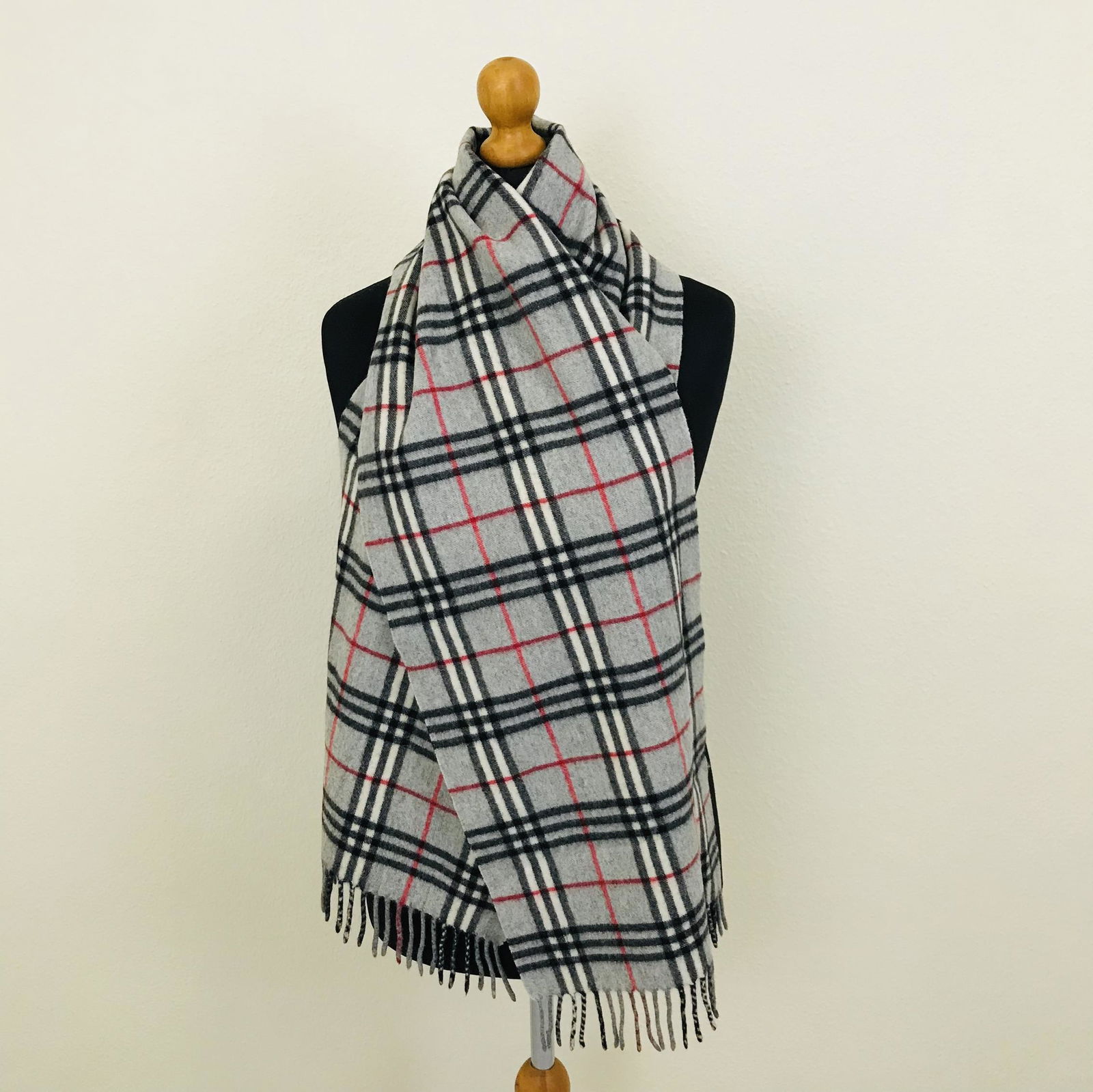 Vintage Burberry Lambswool Scarf: 100% Lambswool Color: Grey Measurements: 68 x 12 in.
