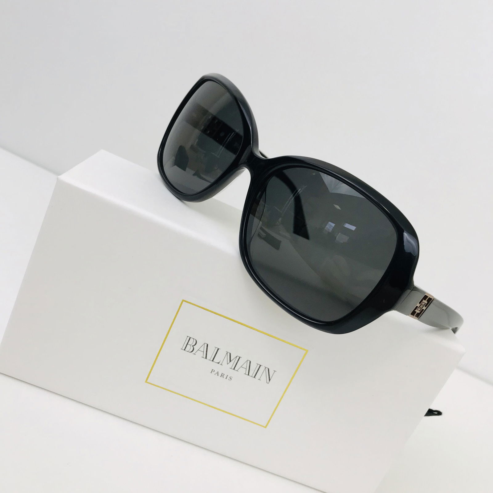 New PIERRE BALMAIN Designer Sunglasses: Gender: Woman Lenses: Gradient Frame: Acetate Bridge, mm: 17 Temples, mm: 140 Lenses diameter, mm: 58 Protection: UV3