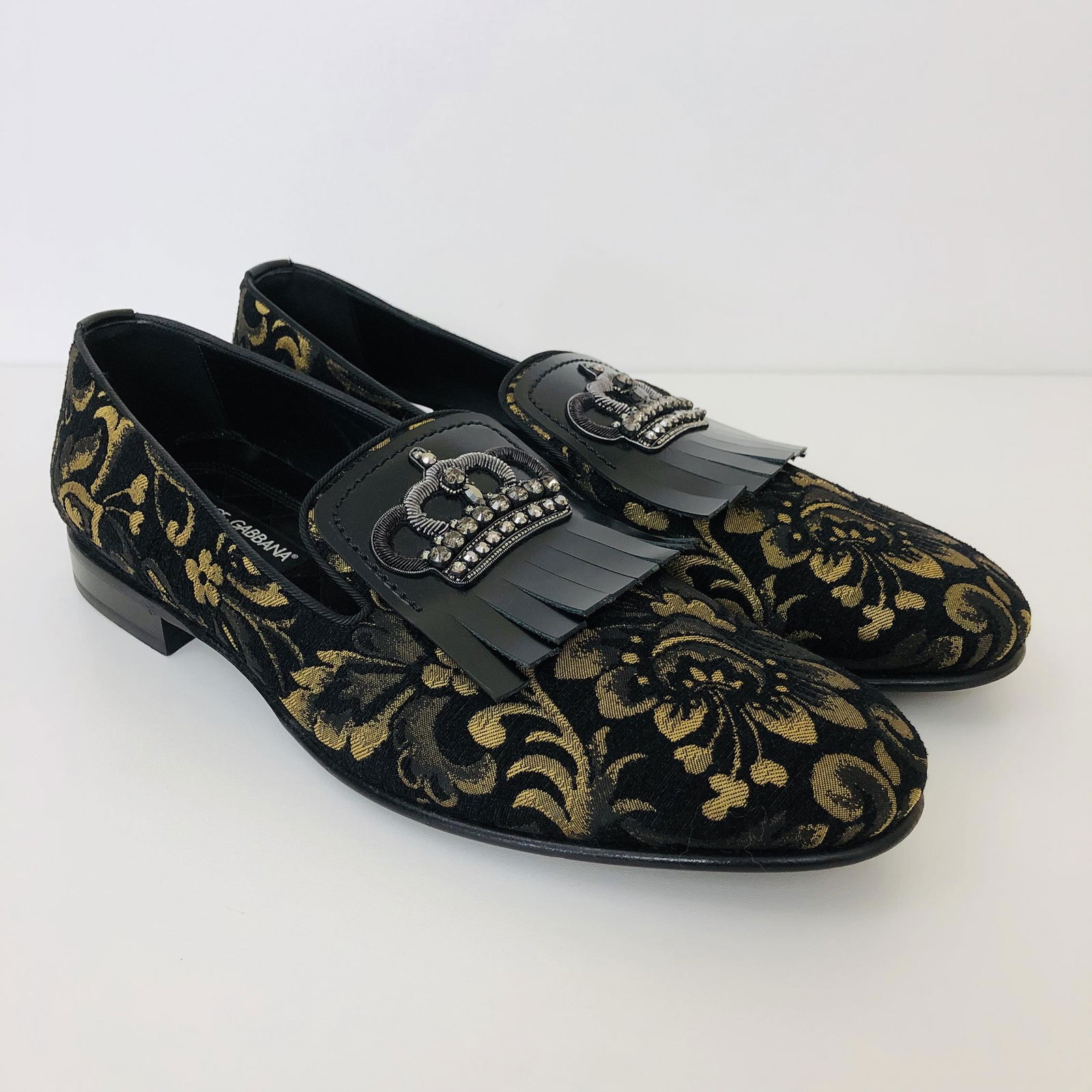 Men's Dolce & Gabbana Luxurious Loafers Shoes US 11: Size EUR 44 UK 10 US 11 100% Authentic. Material: Velvet, Leather Color: Black, Gold Made in Italy Retail Price: EUR 2795,00