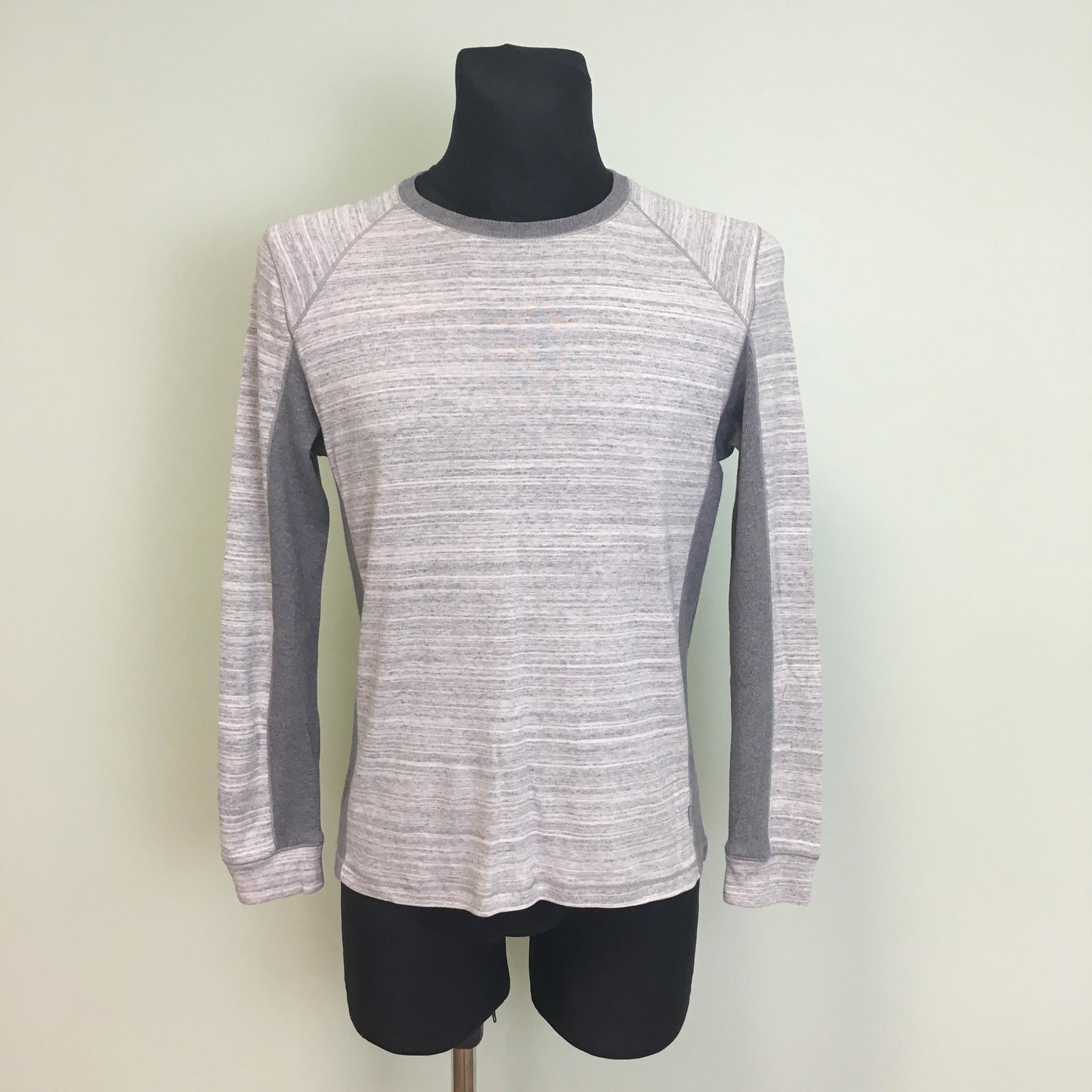Men's Calvin Klein Slim Fit Sweater Top Size M: M 100% Cotton Armpit to Armpit: 20 in. Sleeve from shoulder seam: 24.5 in. Total length: 24.5 in.
