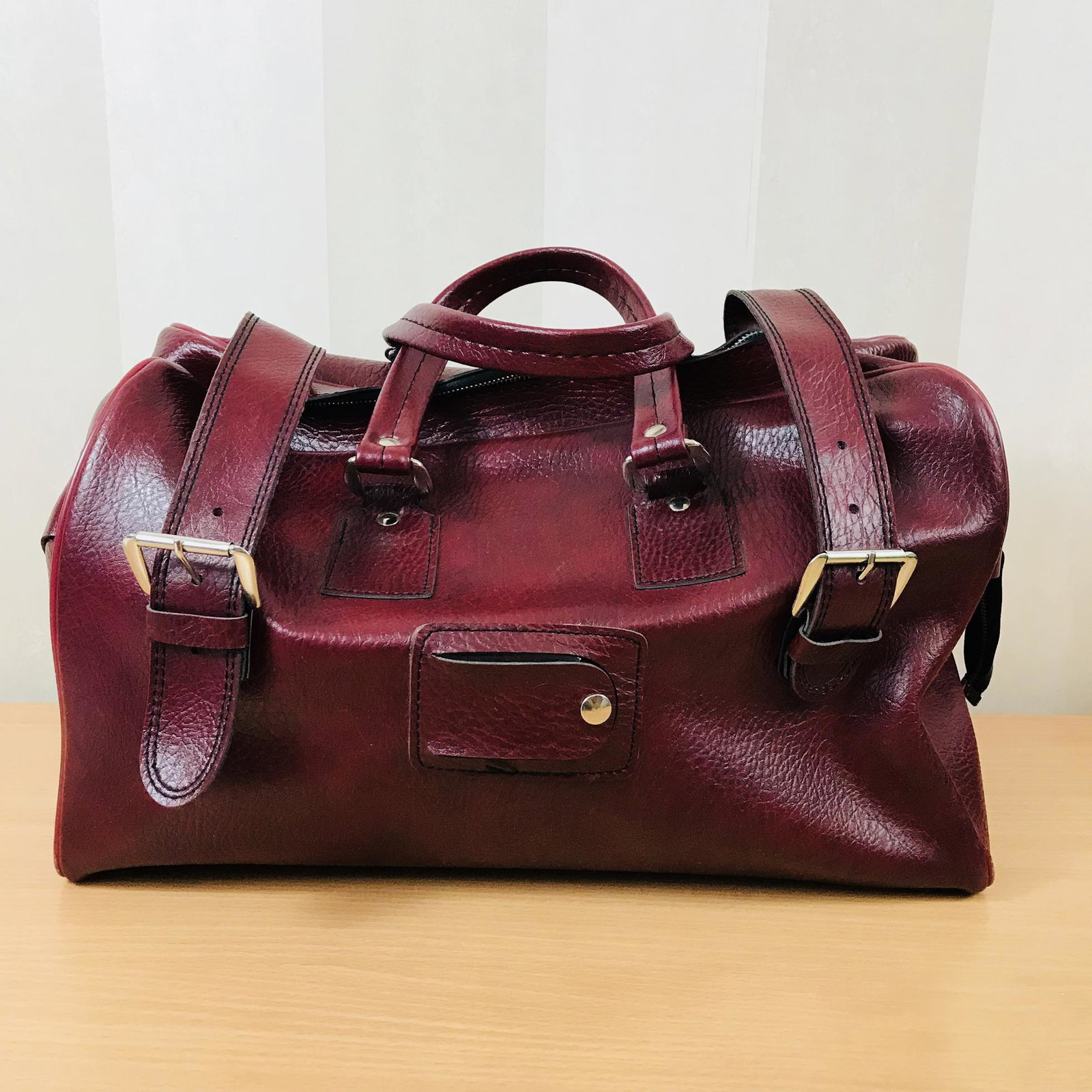 Vintage Leather Travel Bag / Hand Luggage / Gym Bag: Vintage Leather 17.5 x 10.5 Inches
