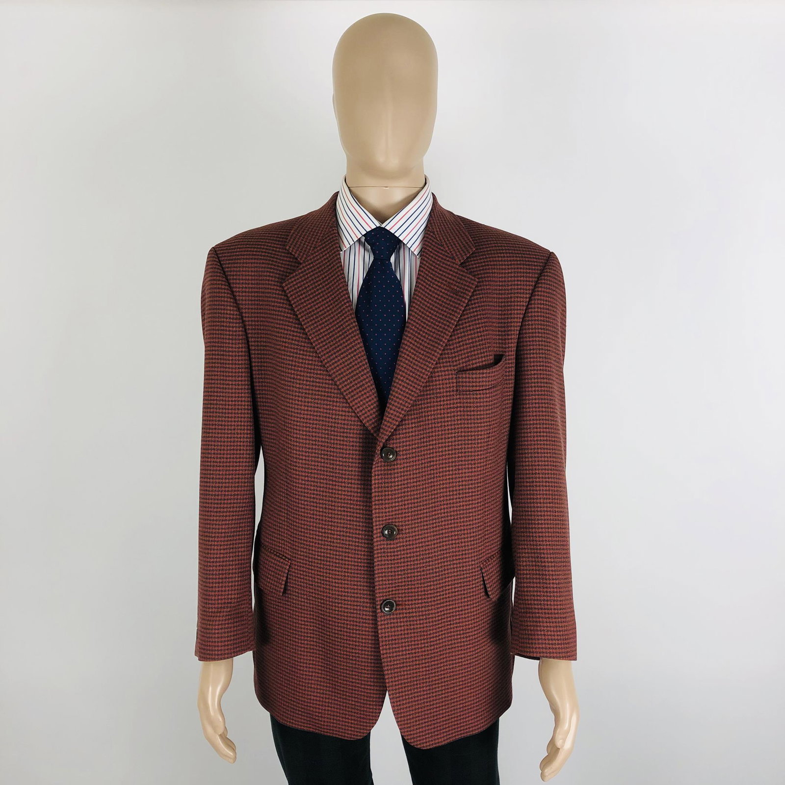 Men's Bugatti Virgin Wool Blazer: Size EUR 52 Short US/UK 42 Short Armpit to Armpit: 63 cm Sleeve from shoulder seam: 60 cm Shoulder to shoulder: 51 cm Total length: 78 cm