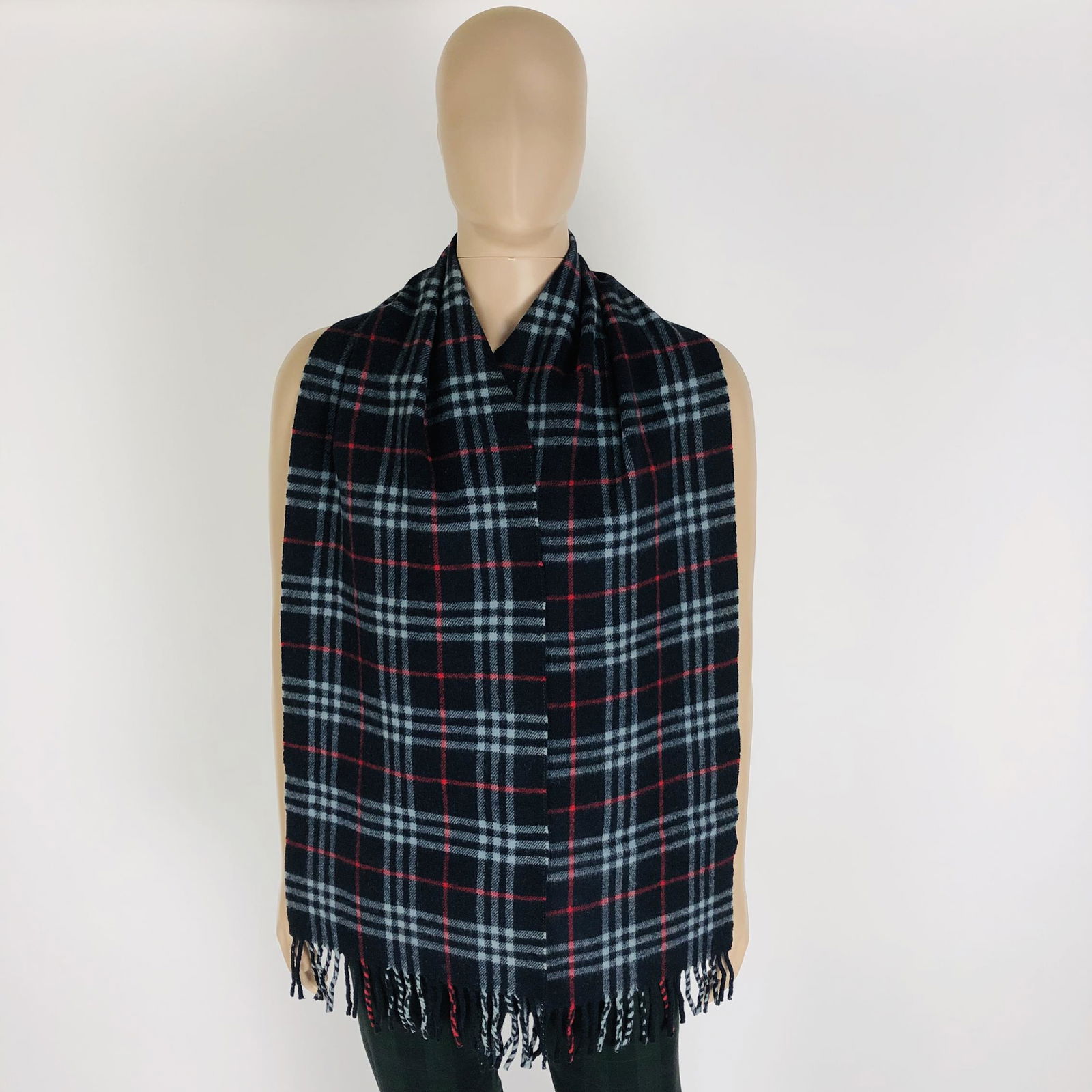 Vintage Burberry 100% Lambswool Scarf: Color: Dark Blue Measurements (inches): Width: 12.5 Length: 74