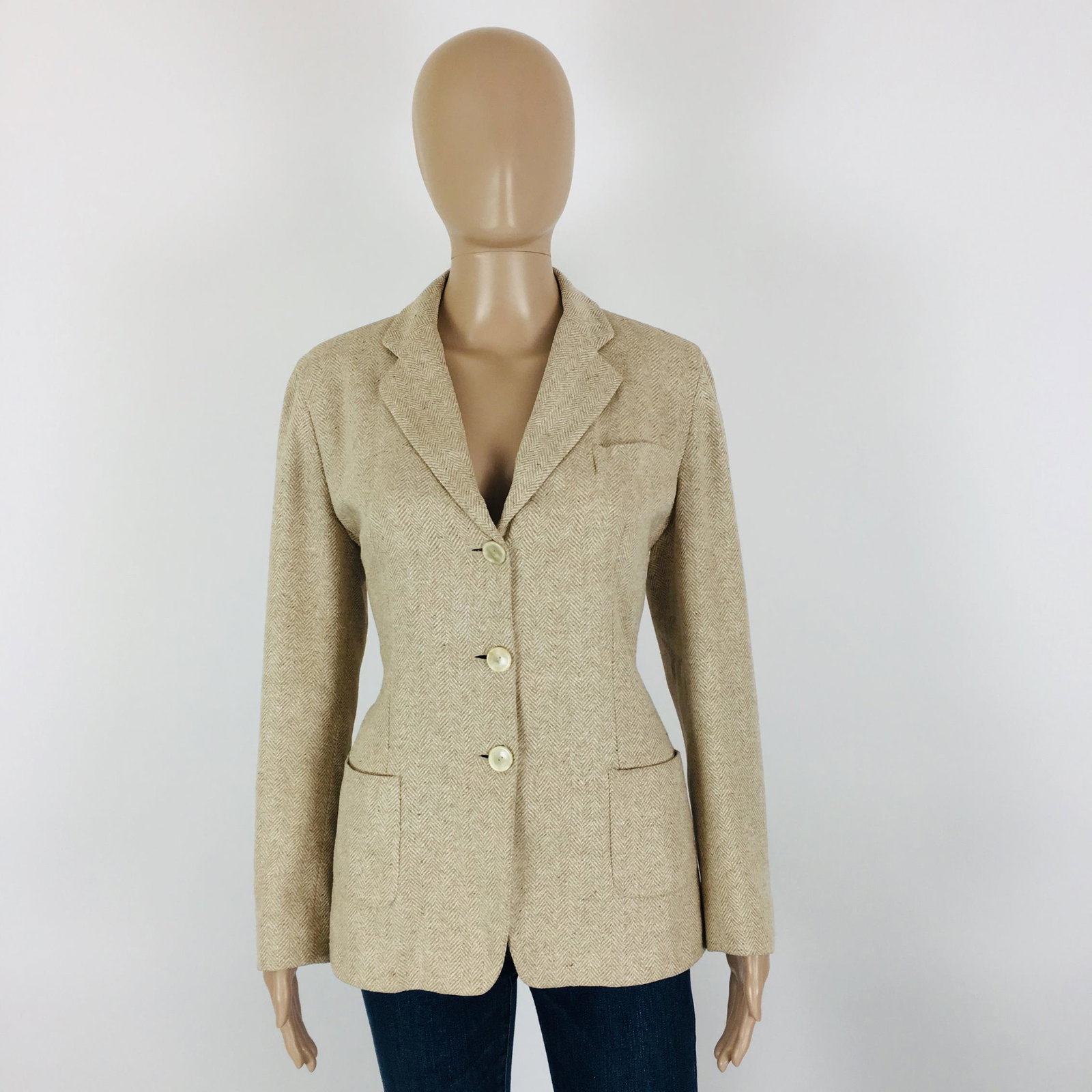 Women's Italian Designer Silk Blazer Jacket: Size EUR 46 US 16 Designer: Antonio Fusco 100% Silk Made in Italy - MILAN Armpit to Armpit: 20.5 in. Sleeve from shoulder seam: 22.5 in. Shoulder to shoulder: 16.5 in. Toltal length: 25.5 in.