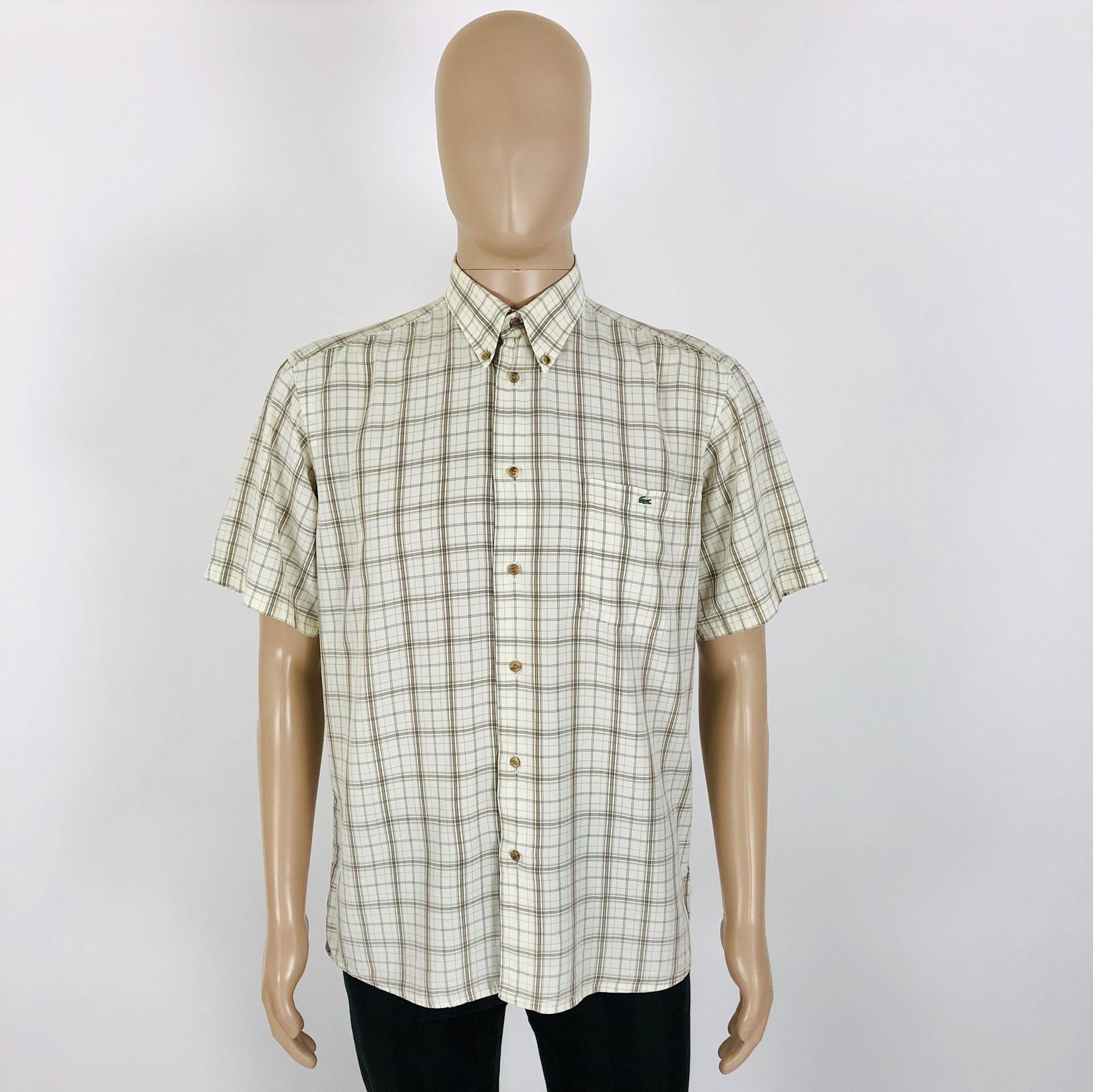 Vintage Men's Lacoste Shirt US 40: Size EUr 50 US 40 Armpit to Armpit: 23 in. Shoulder to shoulder: 19.5 in. Total length: 31 in.