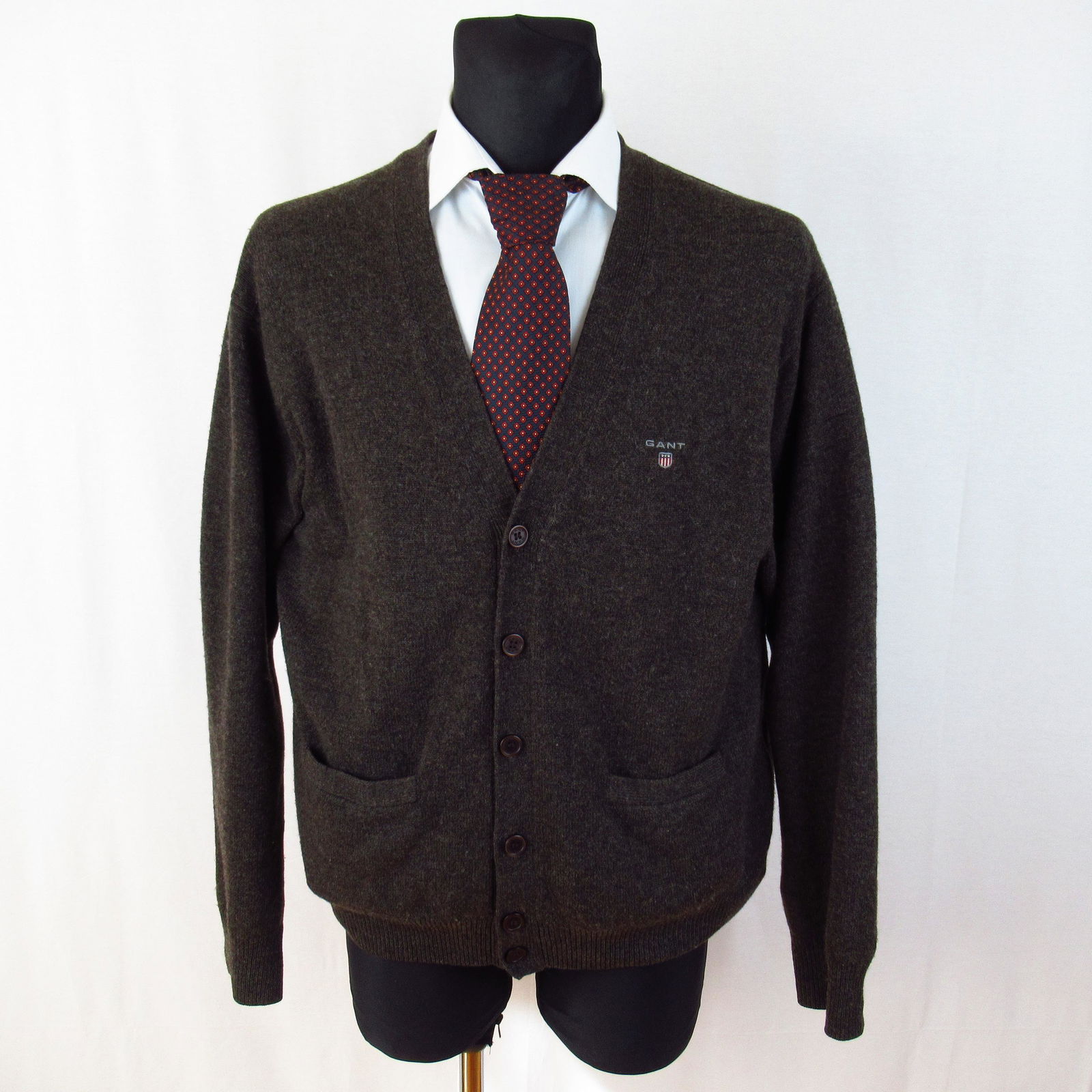 Mens GANT 100% Lambswool Brown Cardigan: Size L 100% Lambswool Measurements - Shoulder width (shoulder seam to shoulder seam) - 54 cm - Total length of back (bottom of collar seam to bottom of the item) - 65 cm - Armpit to Armpit - 58 cm - S