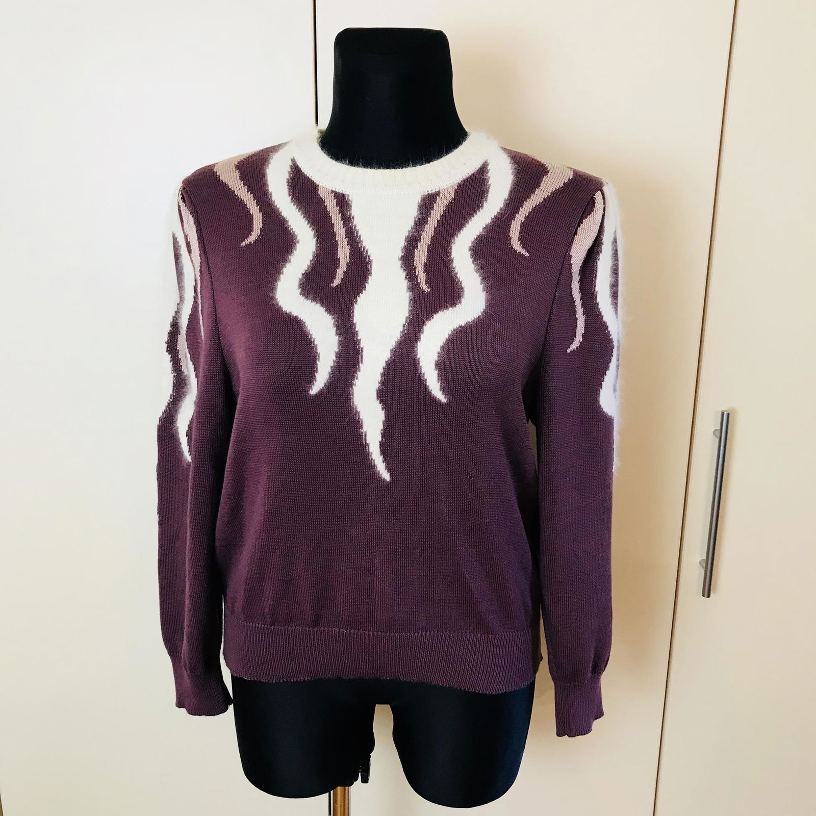 Vintage Women's Oversized Sweater: Size EUR 42 US 12 Vintage Acrylic / Wool Blend Armpit to Armpit: 22 in. Sleeve from shoulder seam: 24 in. Total length: 23 in.