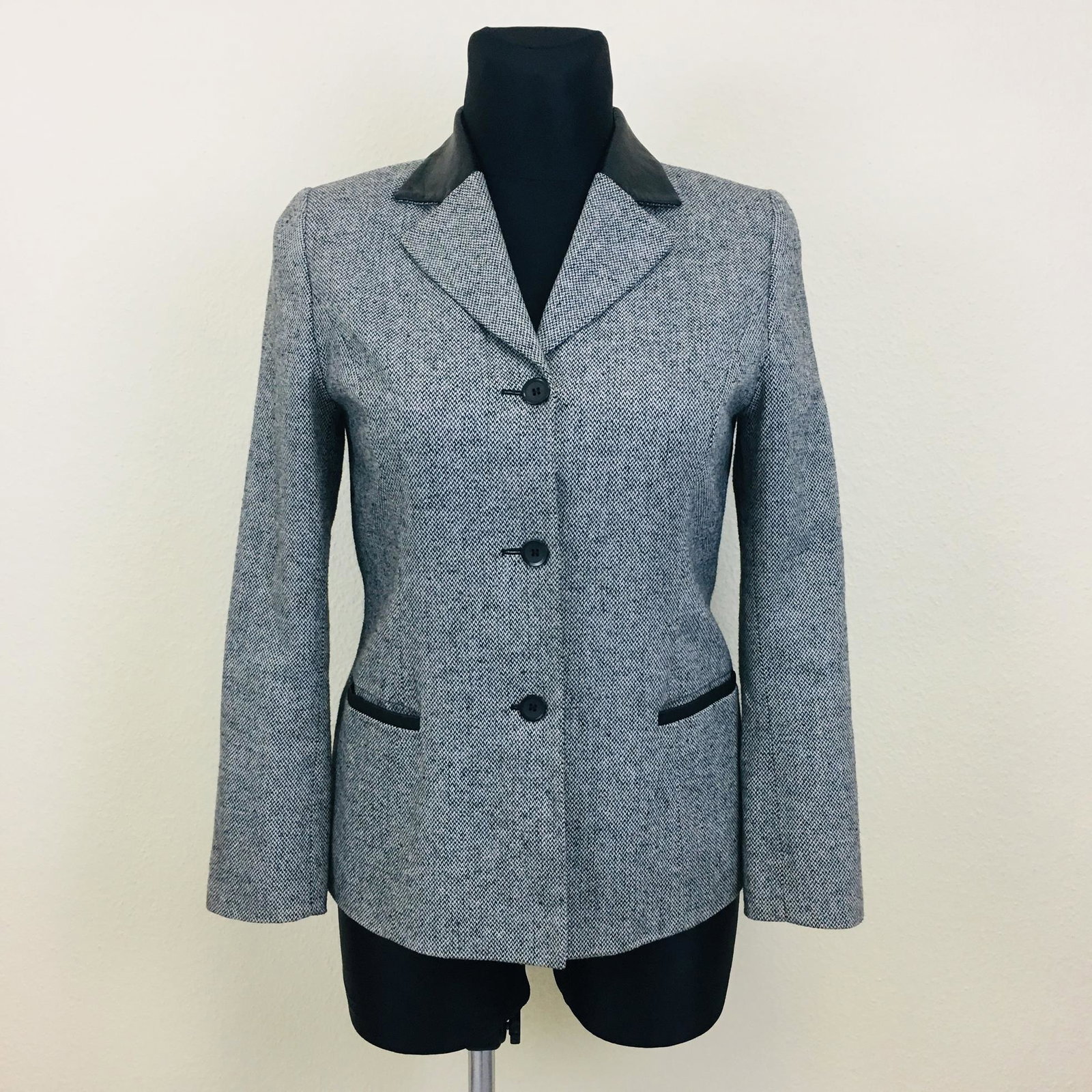 Vintage Women's Cappuccini Blazer Jacket: Size EUR 38 US 8 Armpit to Armpit: 18 in. Sleeve from Shoulder: 24 in. Shoulder to Shoulder: 15.5 in. Total length: 26 in.
