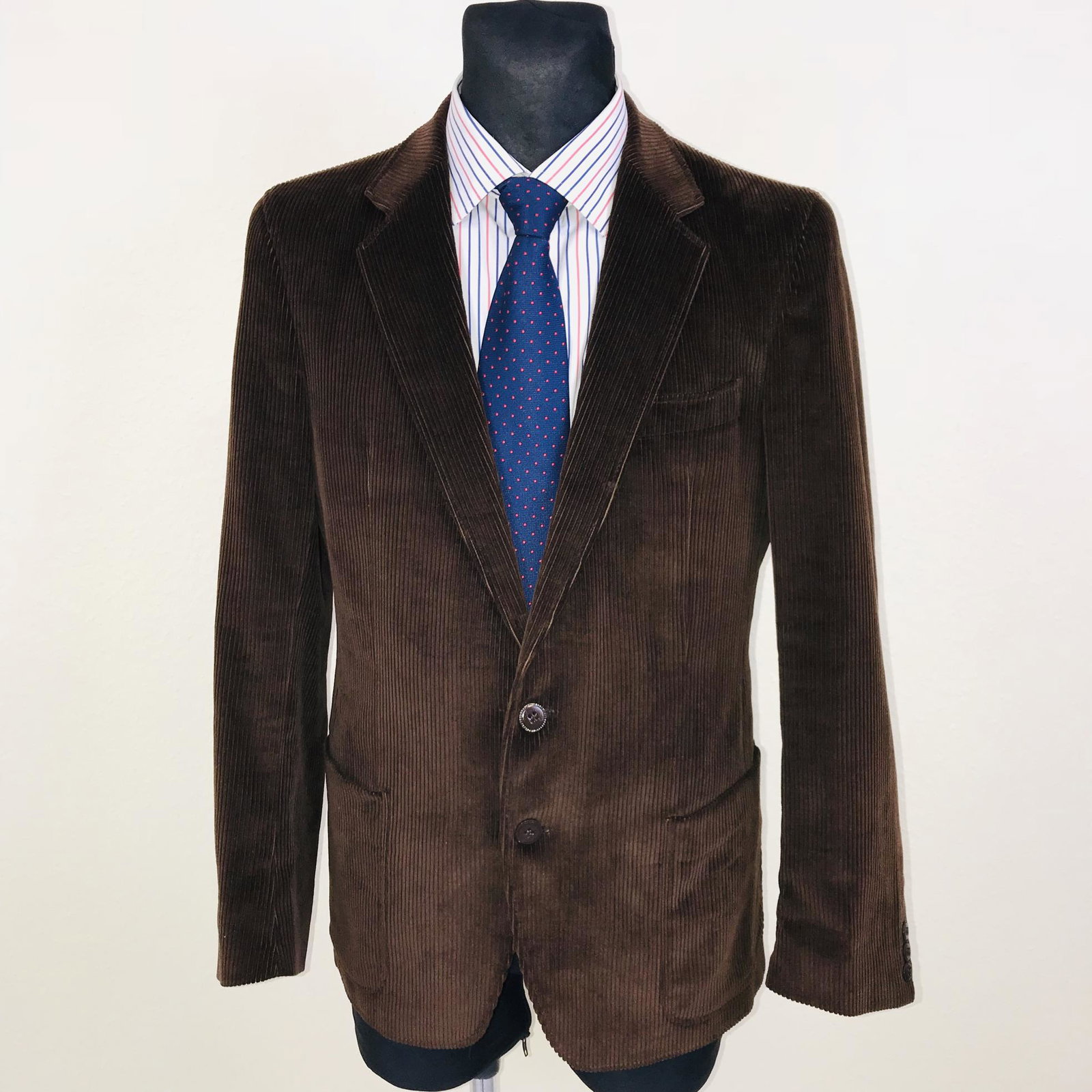 Vintage Men's Brown Velvet Jacket Blazer: Size EUR 50 US 40 Armpit to armpit: 20 in. Sleeve from shoulder seam: 25 in. Shoulder to shoulder: 17.5 in. Total length: 29.5 in.