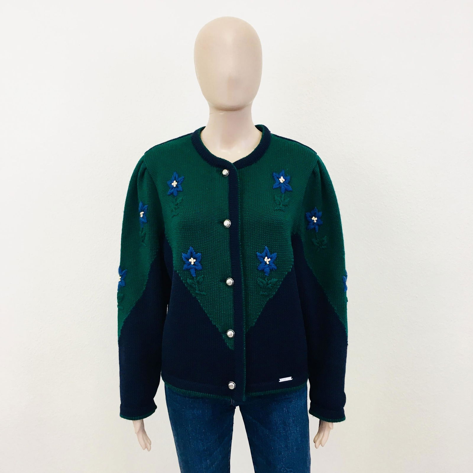 Women's Giesswein Austrian Tyrolean Wool Sweater: Size EUR 40 US 10 Armpit to Armpit: 20.5 in. Sleeve from shoulder seam: 23 in. Total length: 21.5 in.