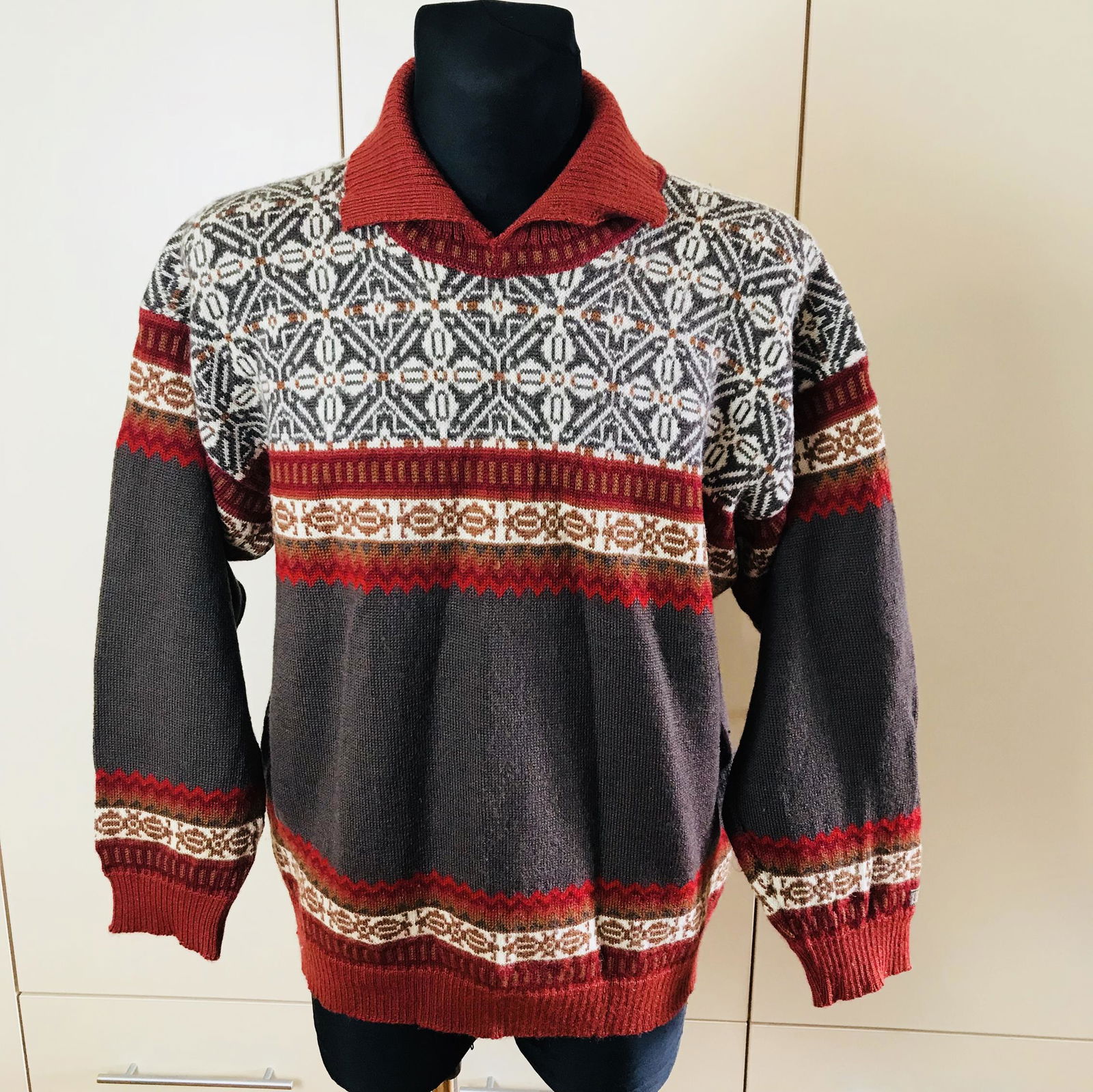 Men's Dale of Norway Wool Sweater Jumper: Size XL Wool Pit to pit 23.5 Inches