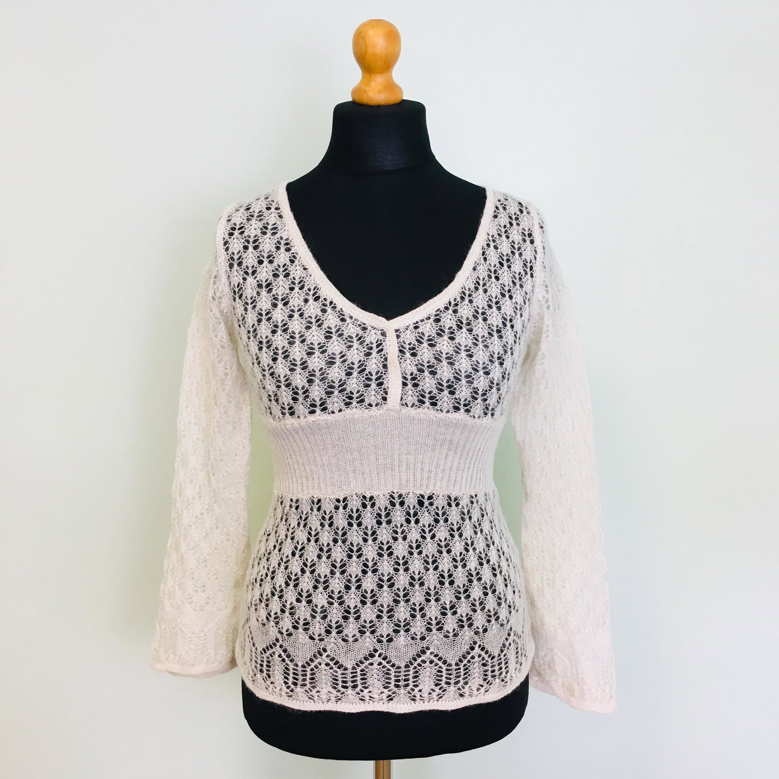 Women's MAMA LICIOUS Designer Crochet Sweater: Size S Armpit to Armpit: 16.5 in. Sleeve from shoulder seam: 23 in. Total length: 22 in.