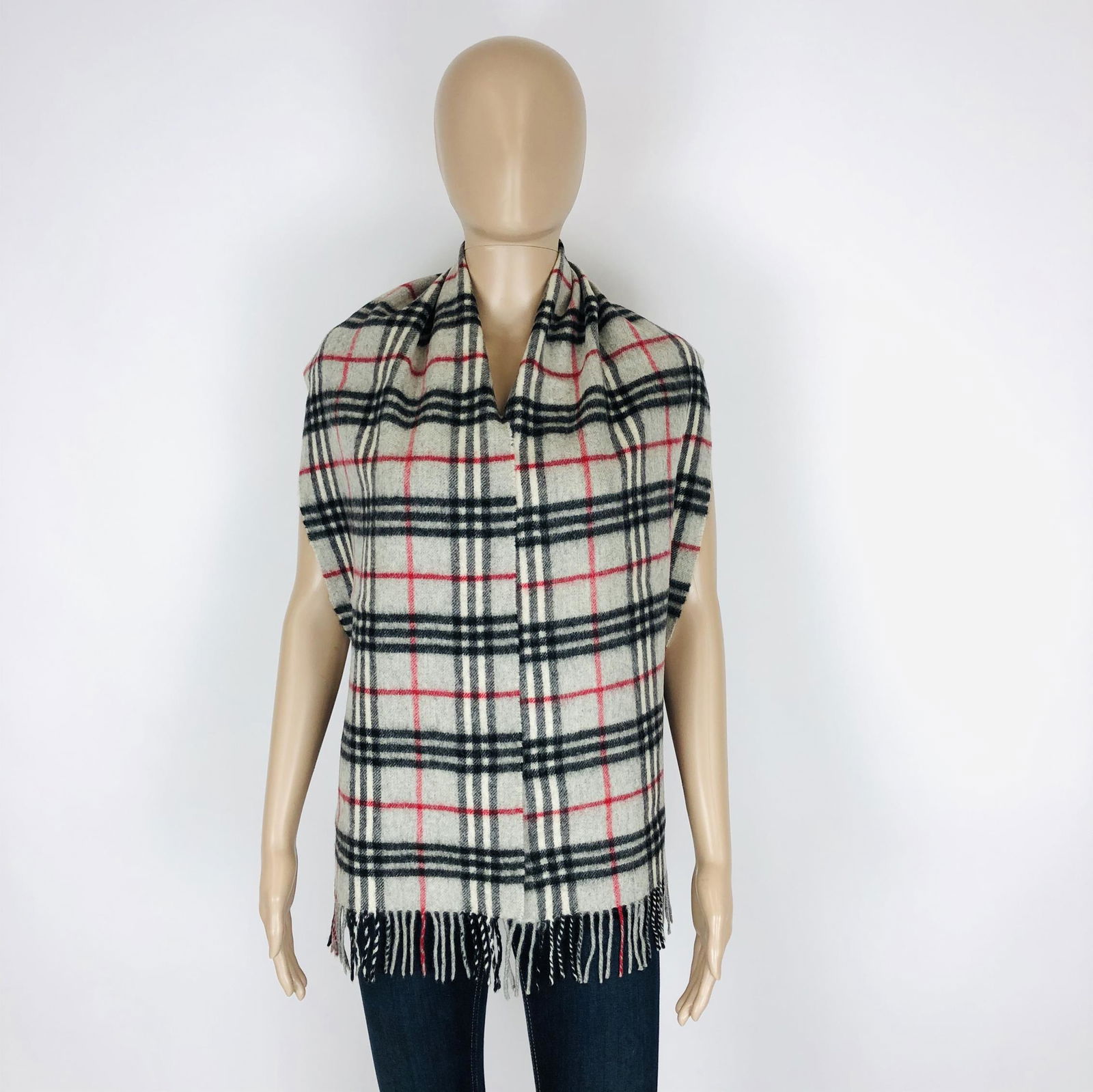 Vintage Burberry Lambswool Scarf: 100% Lambswool Color: Grey Measurements: 64 x 12 in.