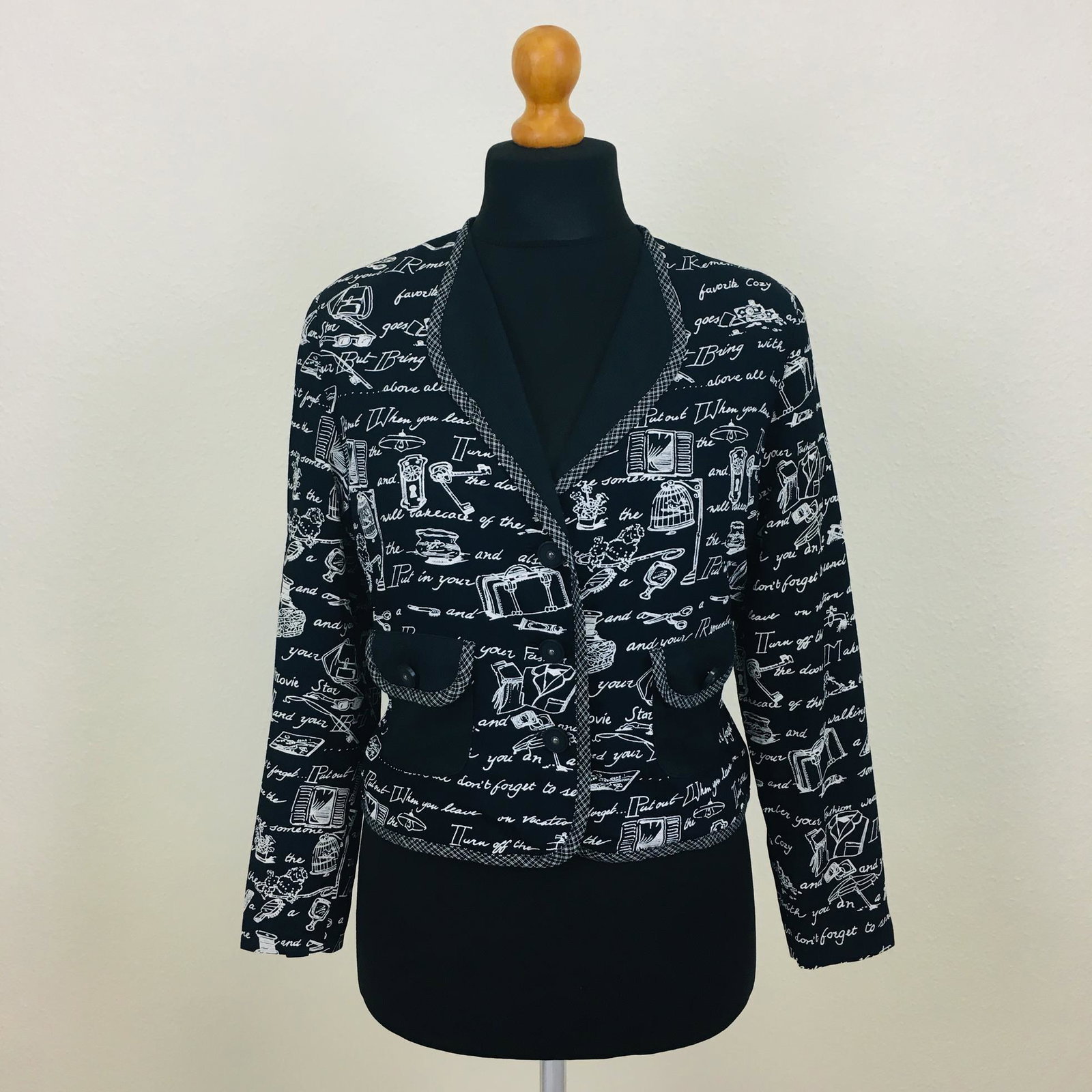 Vintage Women's Canvasbacks Jacket Blazer: Size EUR 38 US 8Armpit to Armpit: 19 in.Sleeve from Shoulder: 22 in.Shoulder to Shoulder: 15 in.Total length: 20 in.