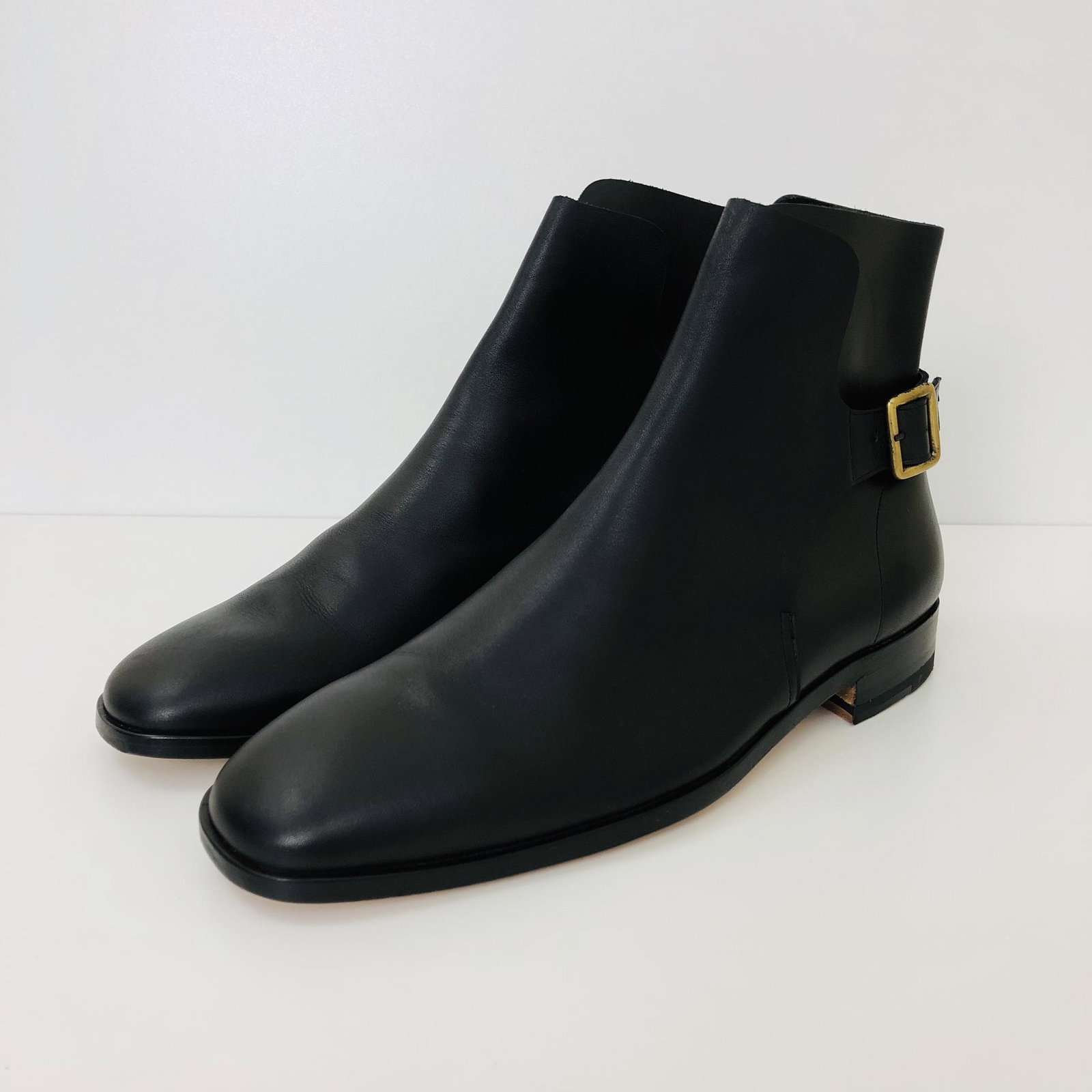 Men's Dolce & Gabbana Leather Boots Shoes US 10: Size EUR 43 UK 9 US 10100% Authentic100% LeatherRetail price: USD 1495,00