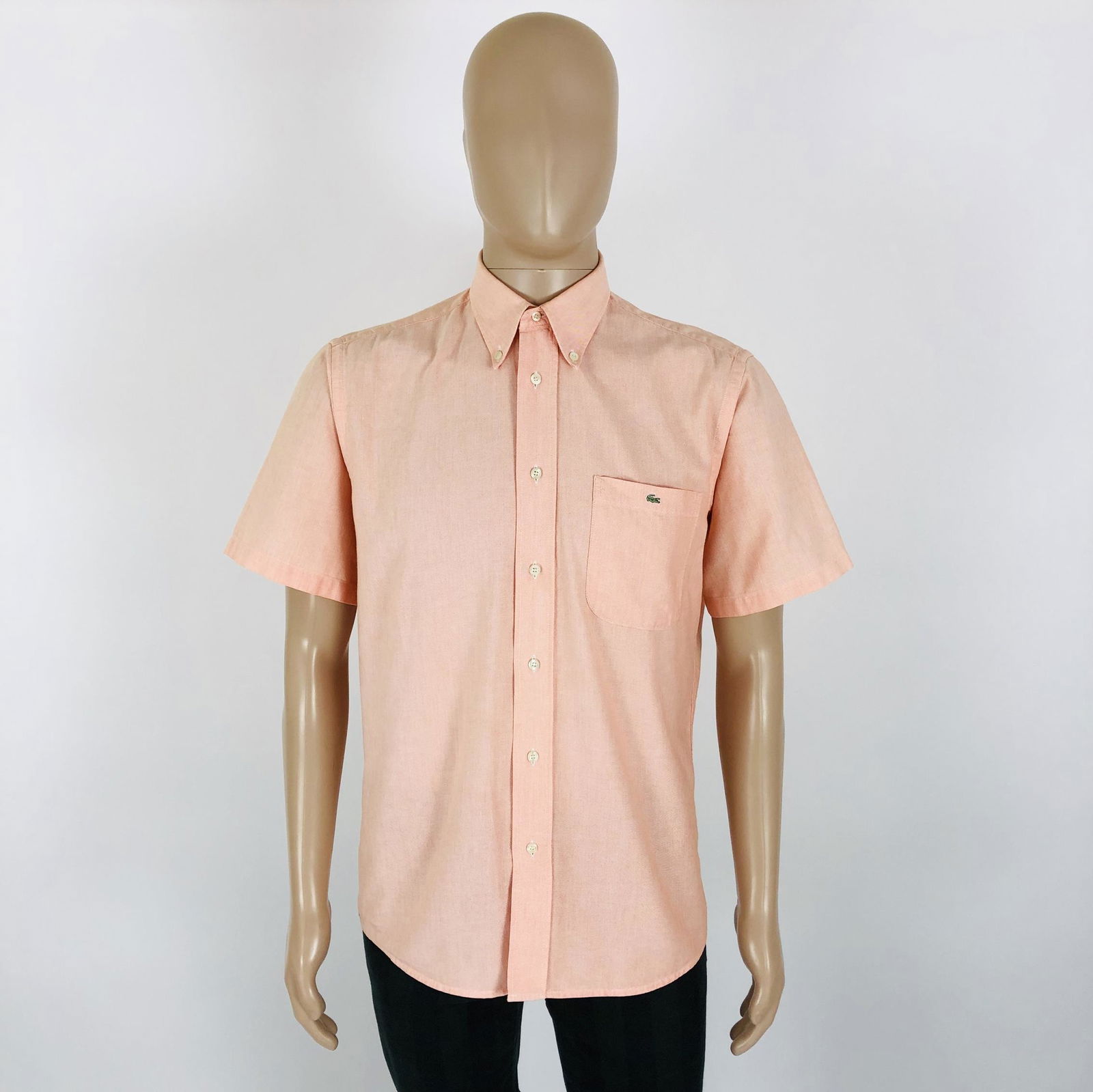 Men's Lacoste Short Sleeved Shirt US 40: Size US 40Armpit to Armpit: 24 in.Shoulder to shoulder: 18.5 in.Total length: 31 in.