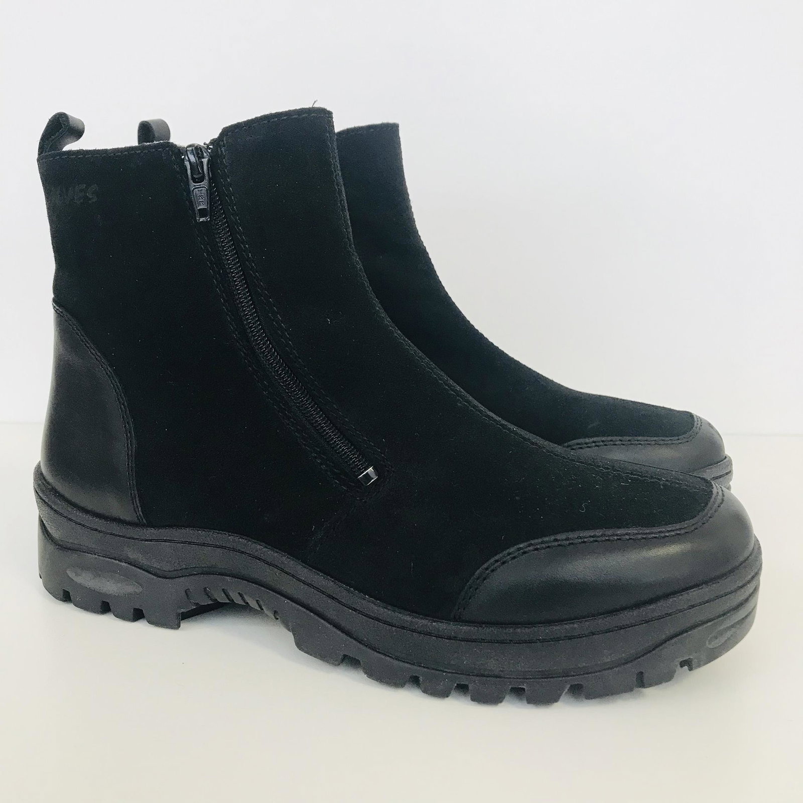 Ladies ILVES Finnish Winter Fur Shoes Boots: Size: EUR 40 UK 7.5 US 9.5Materilial: Suede Leather, Fur Inside