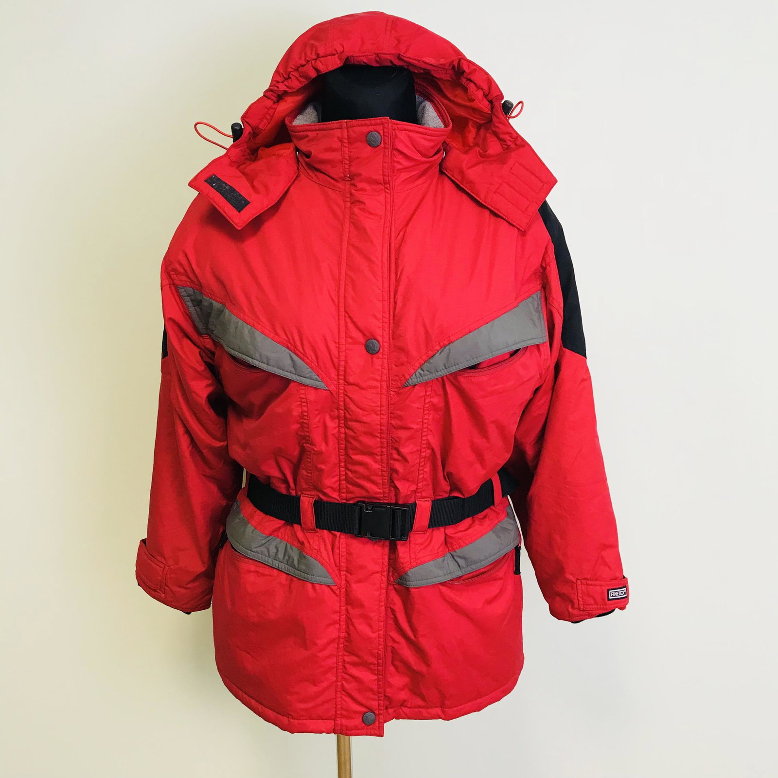 Vintage Women's escapade Ski Jacket: Size EUR 40 US 10Armpit to Armpit: 22.5 in.Total length: 31.5 in.