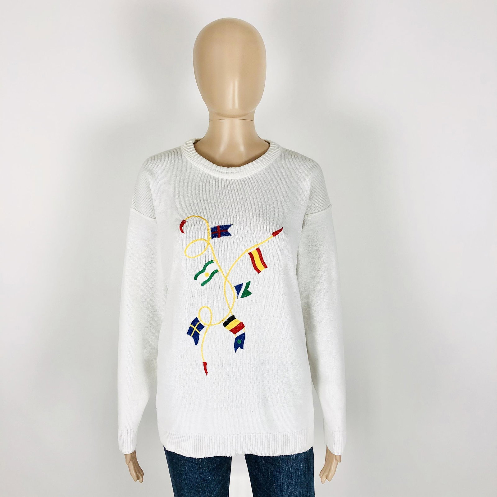Vintage Women's Elitair Sweater Size M (Loose Fit): Size M (Loose Fit)Armpit to Armpit: 22 in.Total length: 25 in.